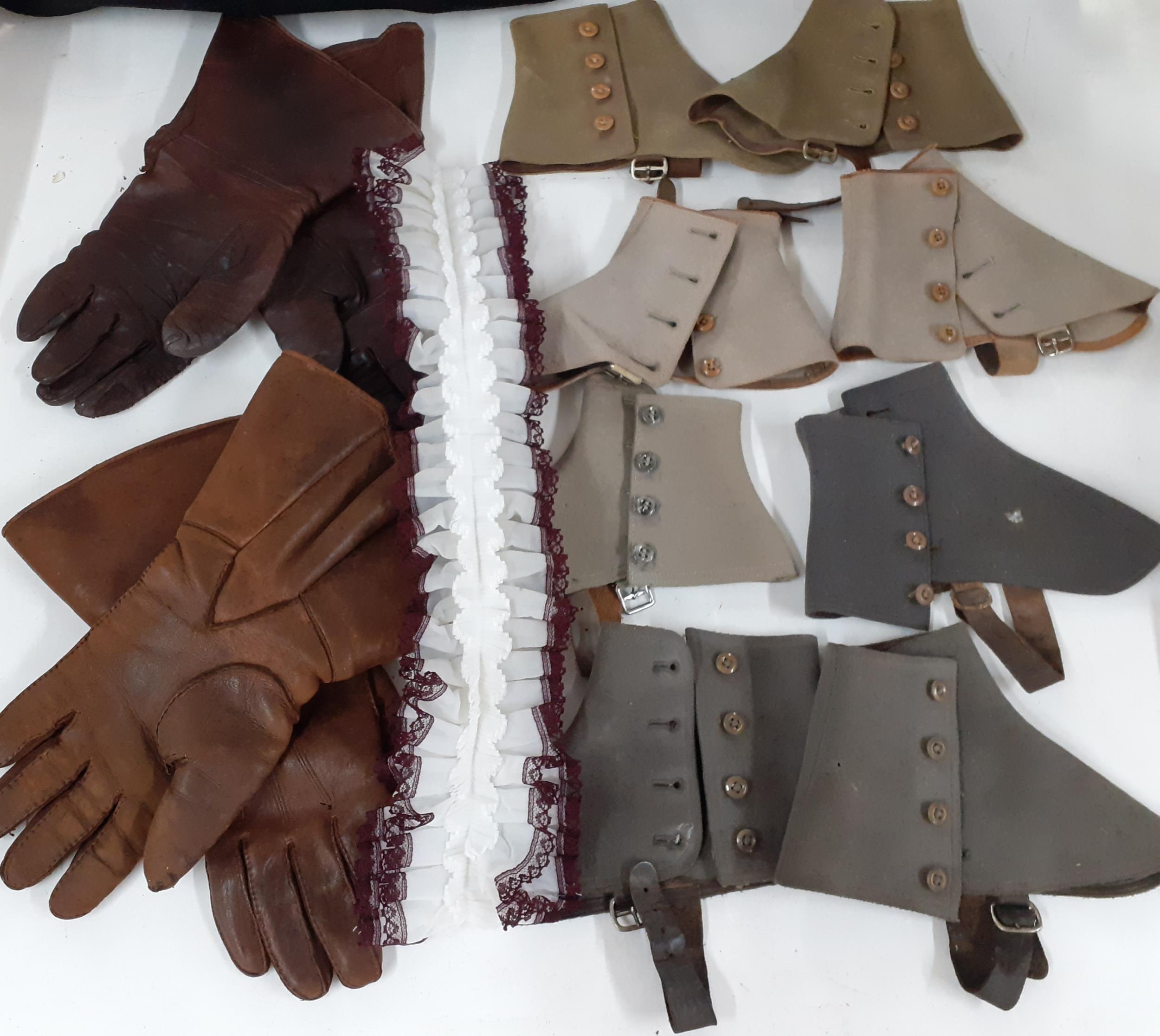 Two pairs of gents vintage leather gloves and late 19th/early 20th Century shoe spats to include