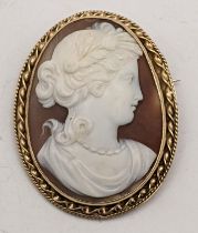 A Victorian yellow metal cameo brooch depicting a maiden with a necklace 18g Location: