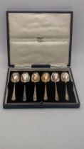 A case set of six silver tea spoons hallmarked Sheffield 1925, 87.8g Location: