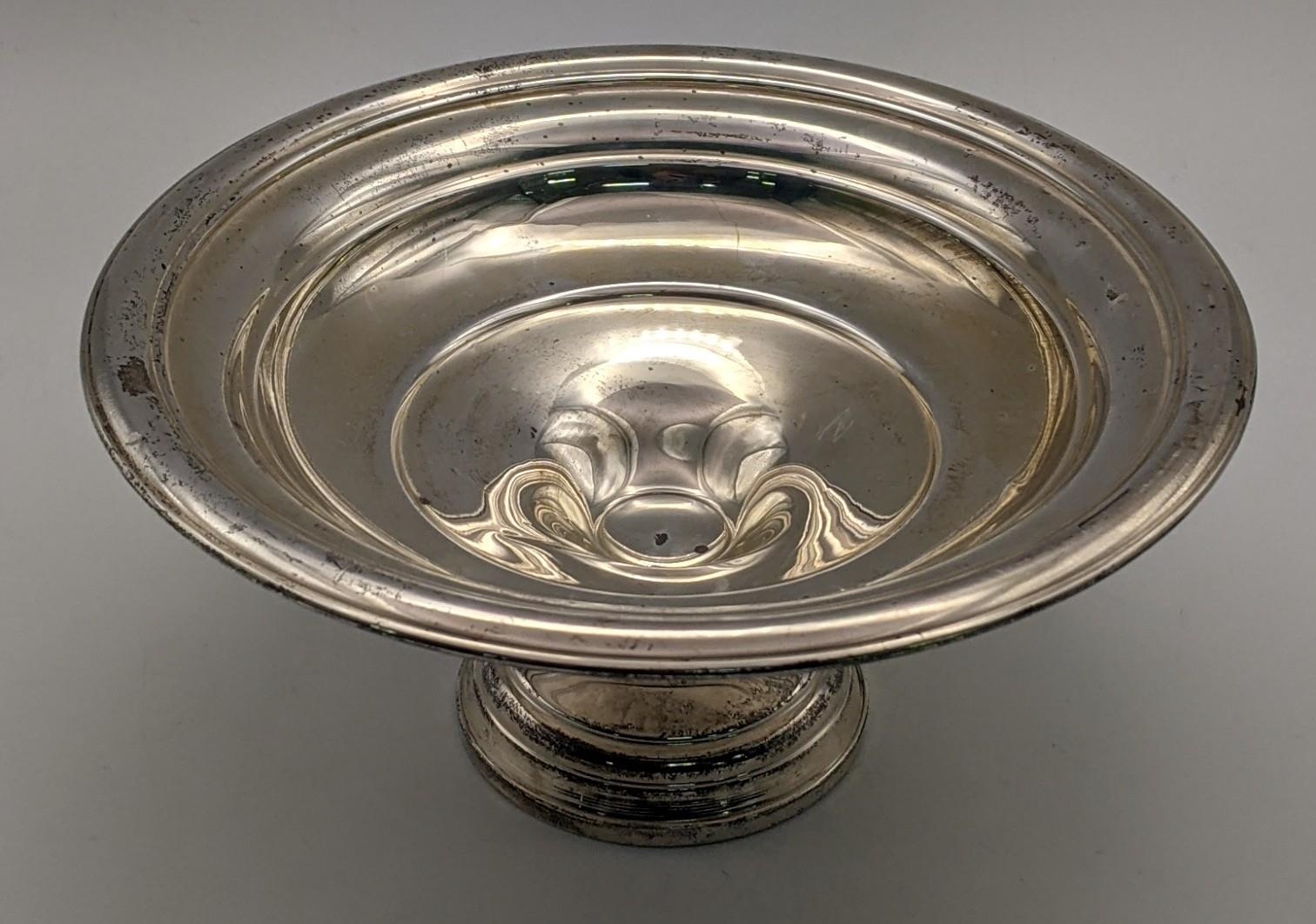 A sterling silver pedestal dish 168.6g Location: