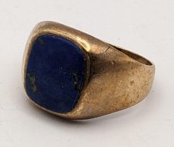 A 9ct gold gents signet ring inset with lapis lazuli 4.9g Location: