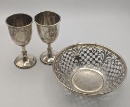 A silver Roberts and Belk silver pierced dish hallmarked Sheffield 1902, together with a pair of