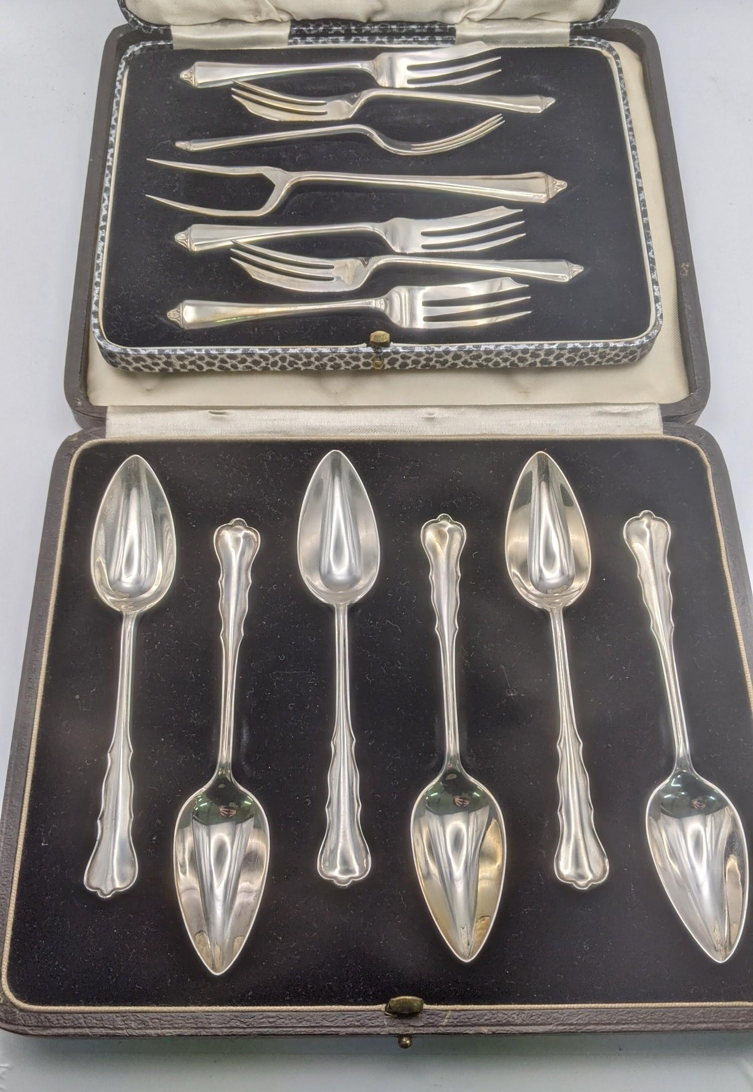 A set of six silver grapefruit spoon hallmarked London 1938, together with a cased set of six cake - Image 2 of 2