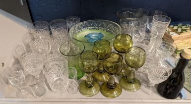 A mixed lot of glassware to include a Uranium glass bowl, five Art Nouveau hock glasses, and
