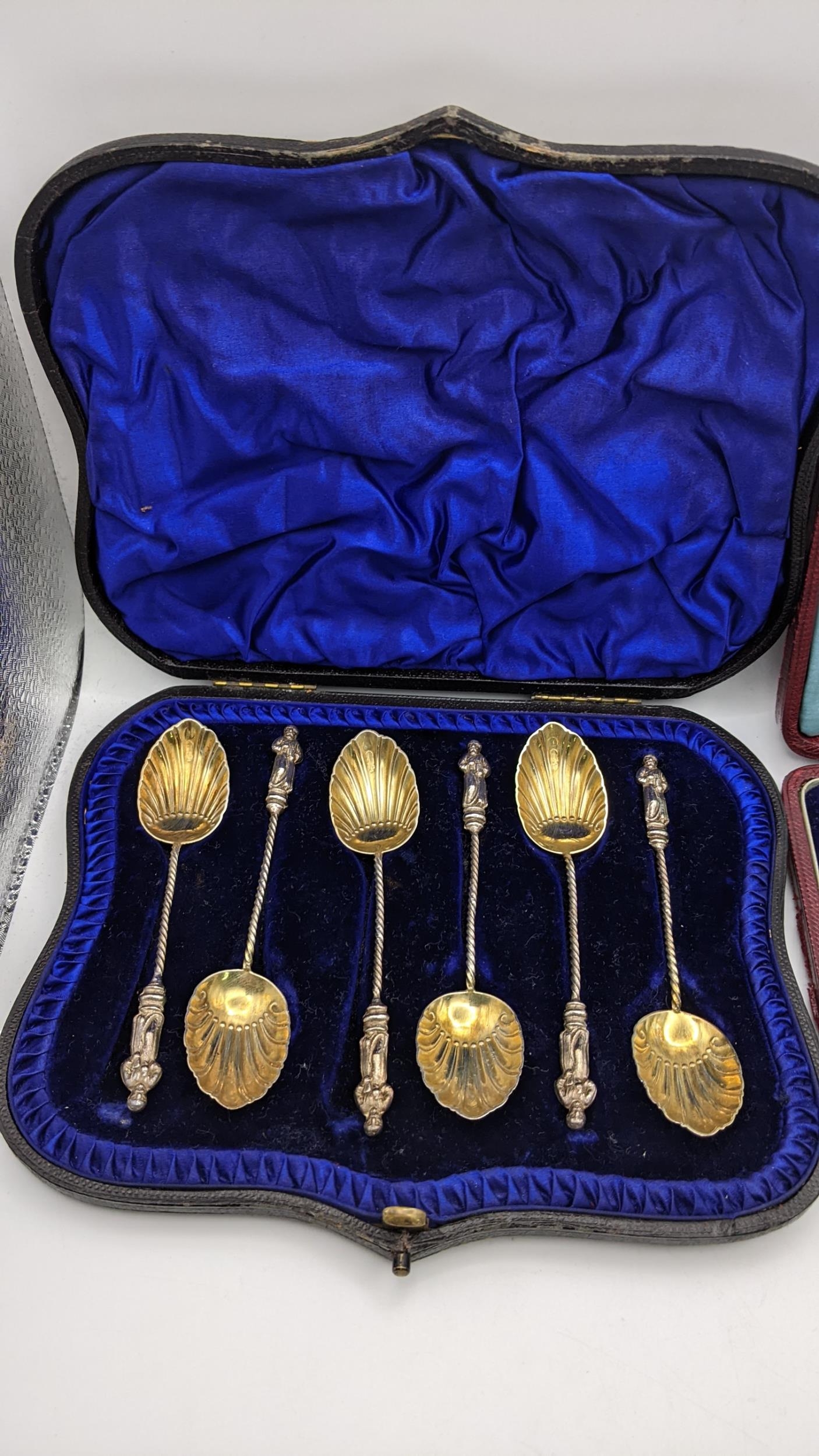 A set of silt gilt teaspoons with figural terminals and a set of six teaspoons and matching sugar - Image 3 of 3