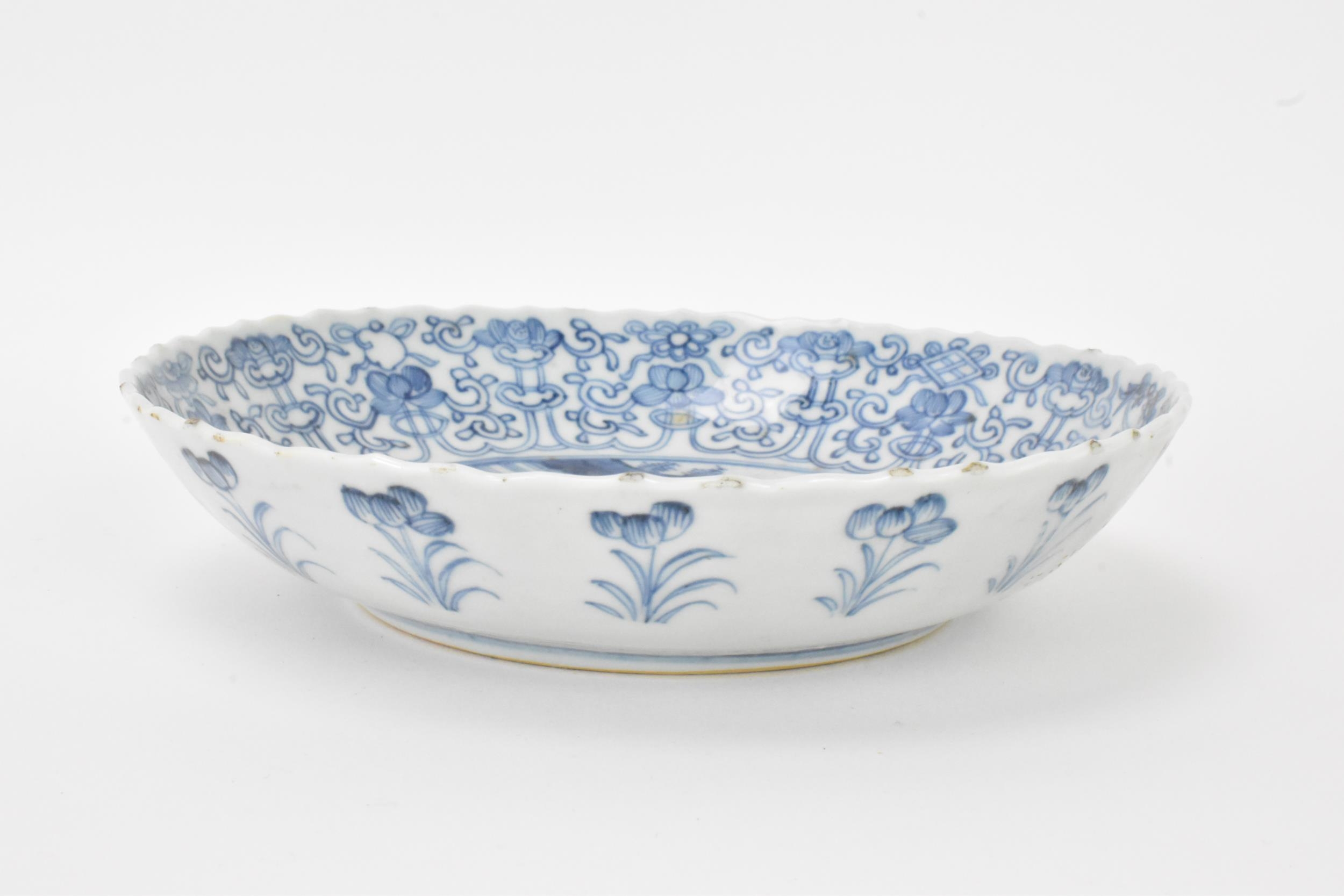 A pair of Qing Dynasty blue and white dishes, with fluted sides and barbed rim, decorated on the - Image 6 of 9