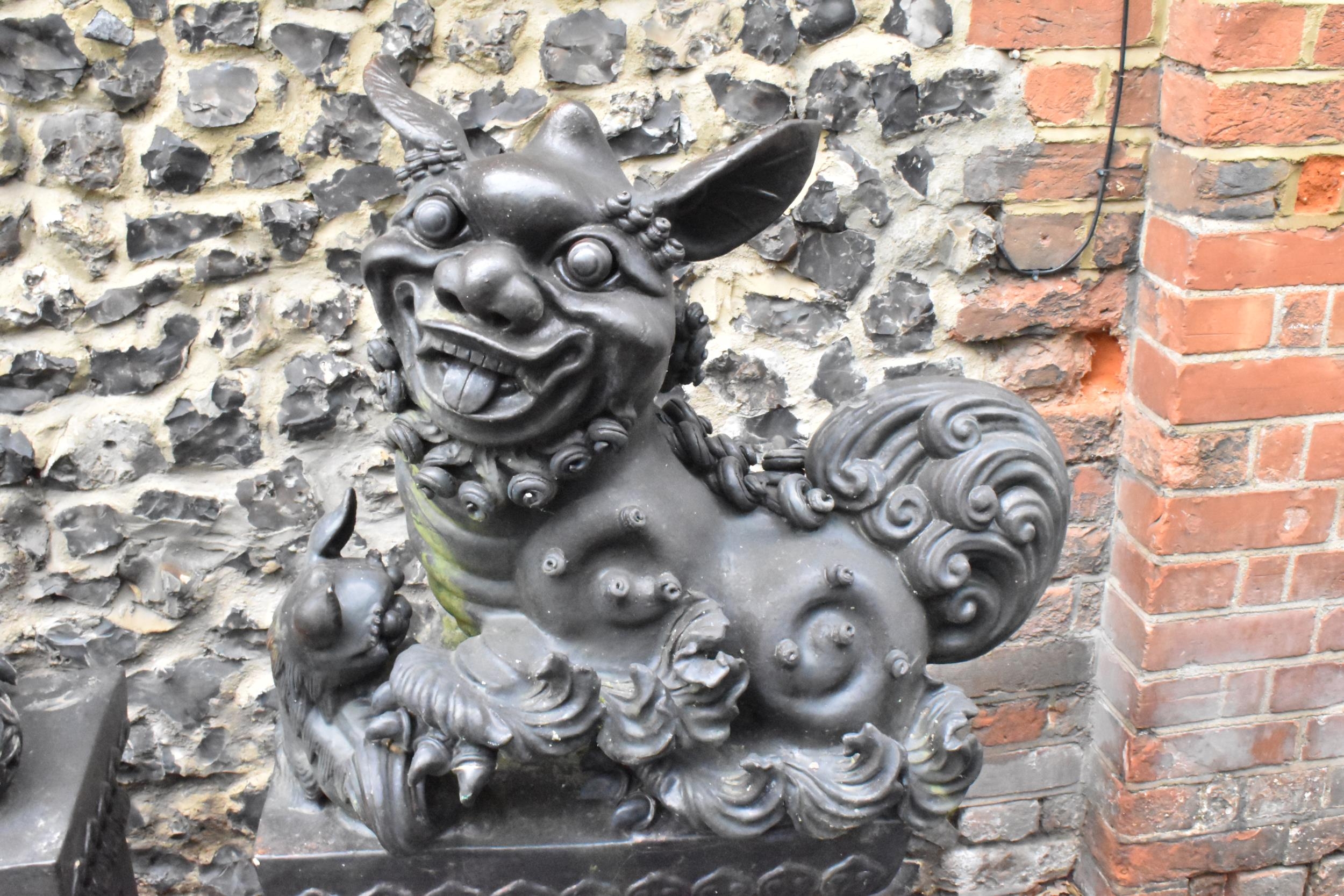 A pair of mid/late 20th century earthenware garden statues of Chinese foo dogs, both in a dark - Image 4 of 13