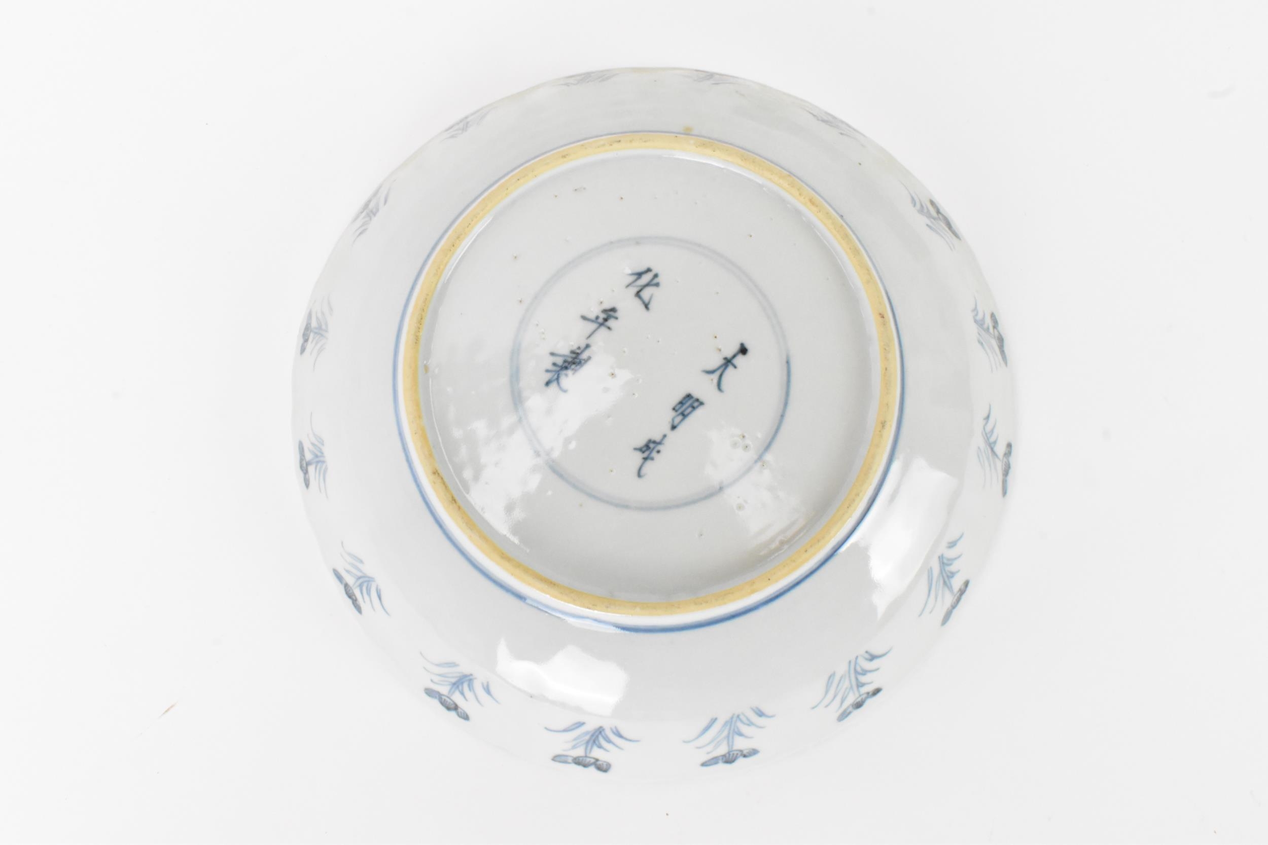 A pair of Qing Dynasty blue and white dishes, with fluted sides and barbed rim, decorated on the - Image 8 of 9