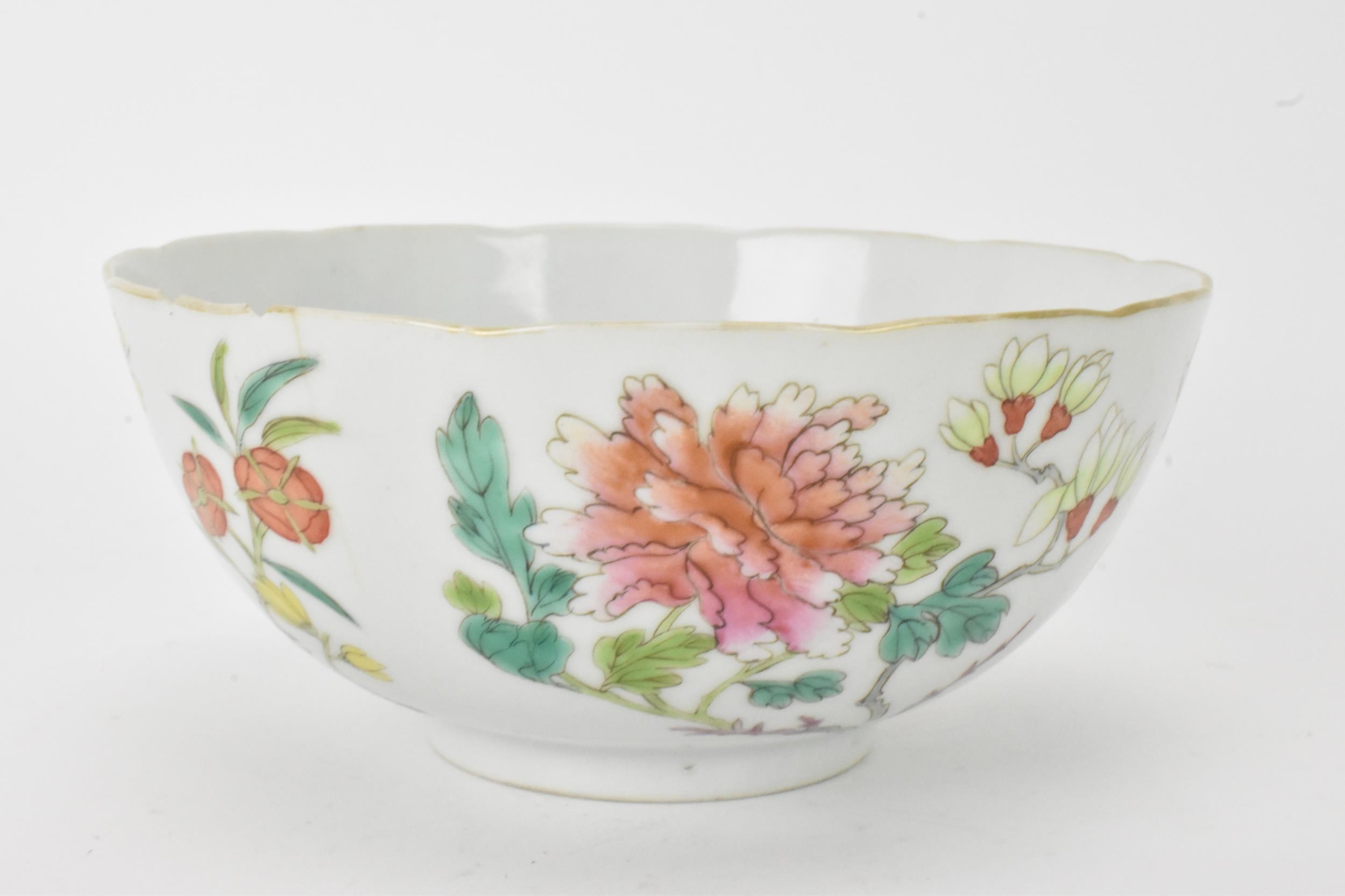A Chinese Famille Rose bowl with Daoguang mark, late 19th/20th century, having a slightly tapered - Image 3 of 6