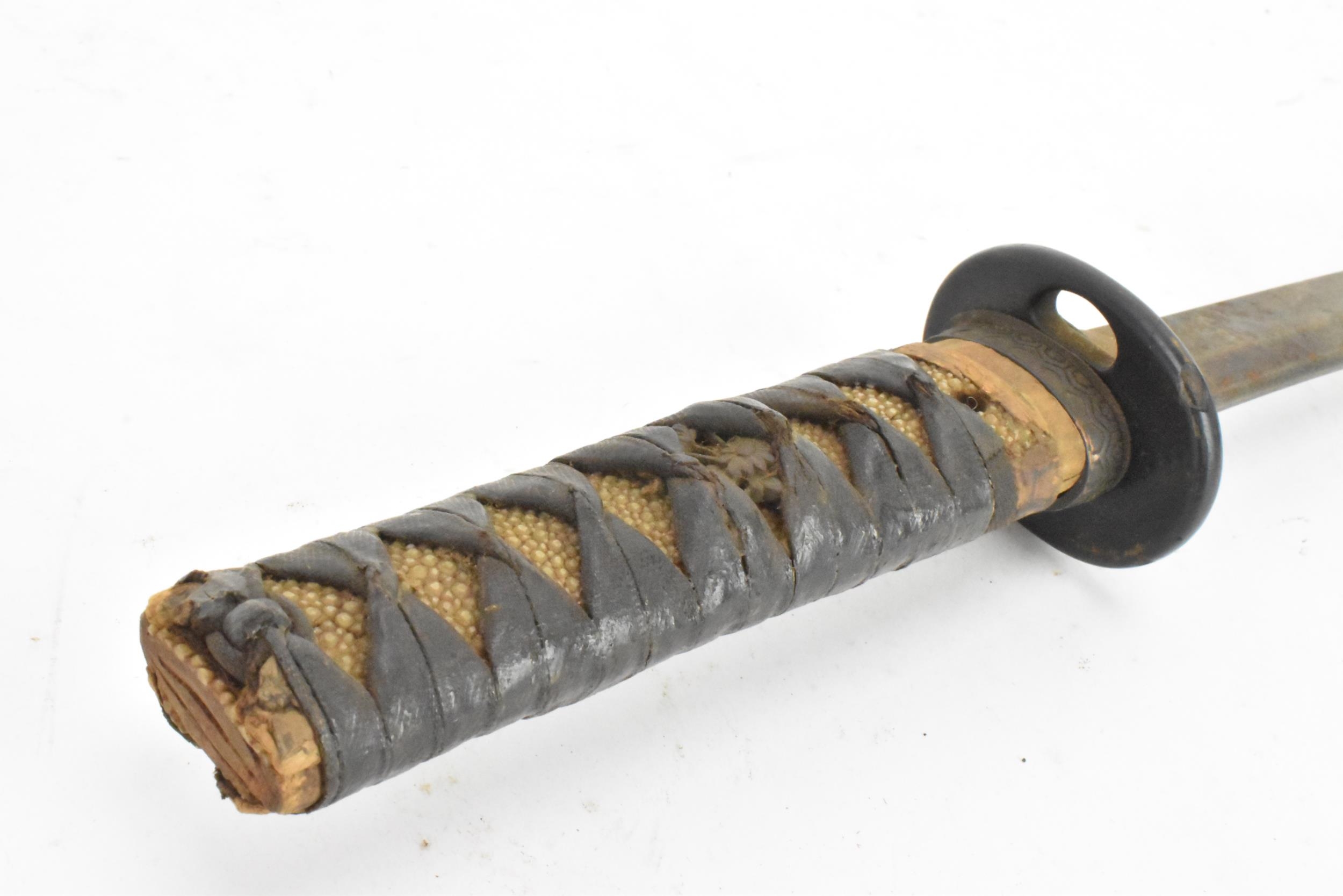 A Japanese wakizashi sword, steel blade, black braid bound tsuka, shagreen handle and - Image 2 of 5