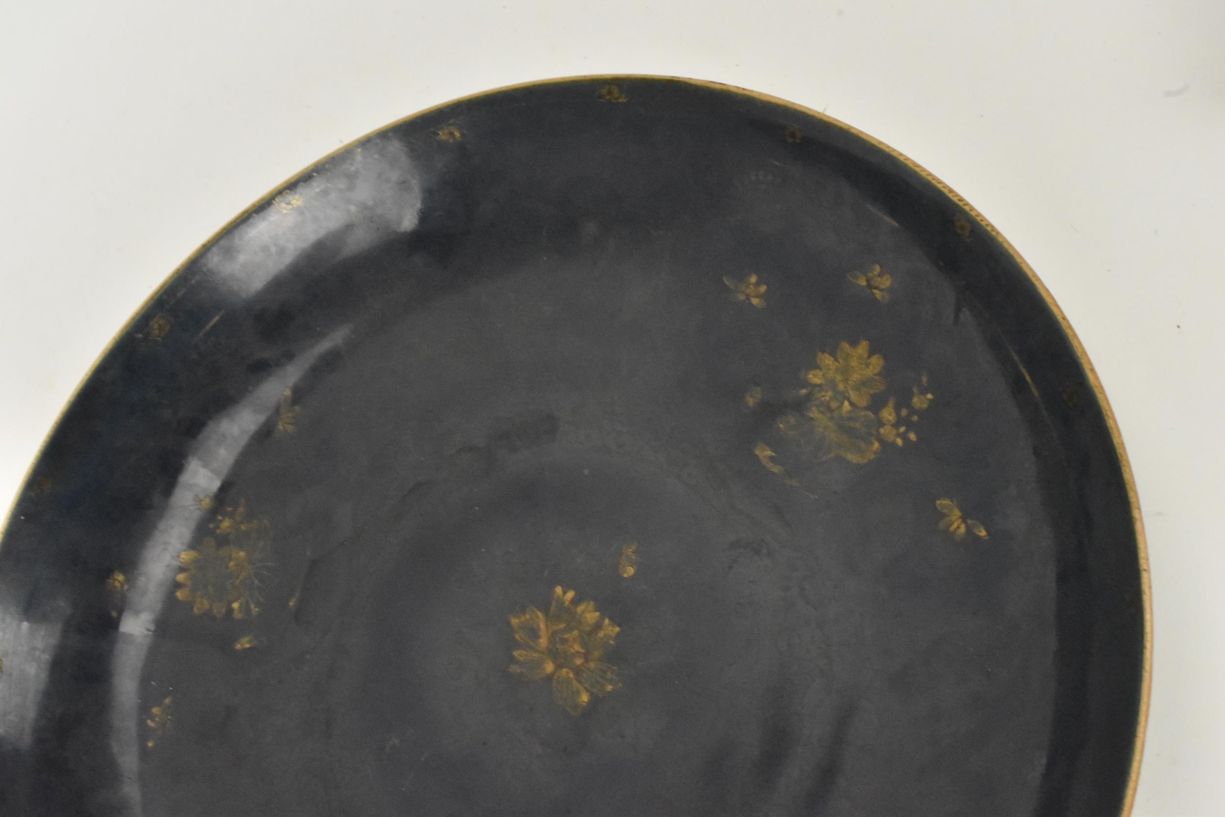 A Chinese Qing dynasty large powder blue dish, early 18th century, with gilt flora interior and - Image 8 of 8