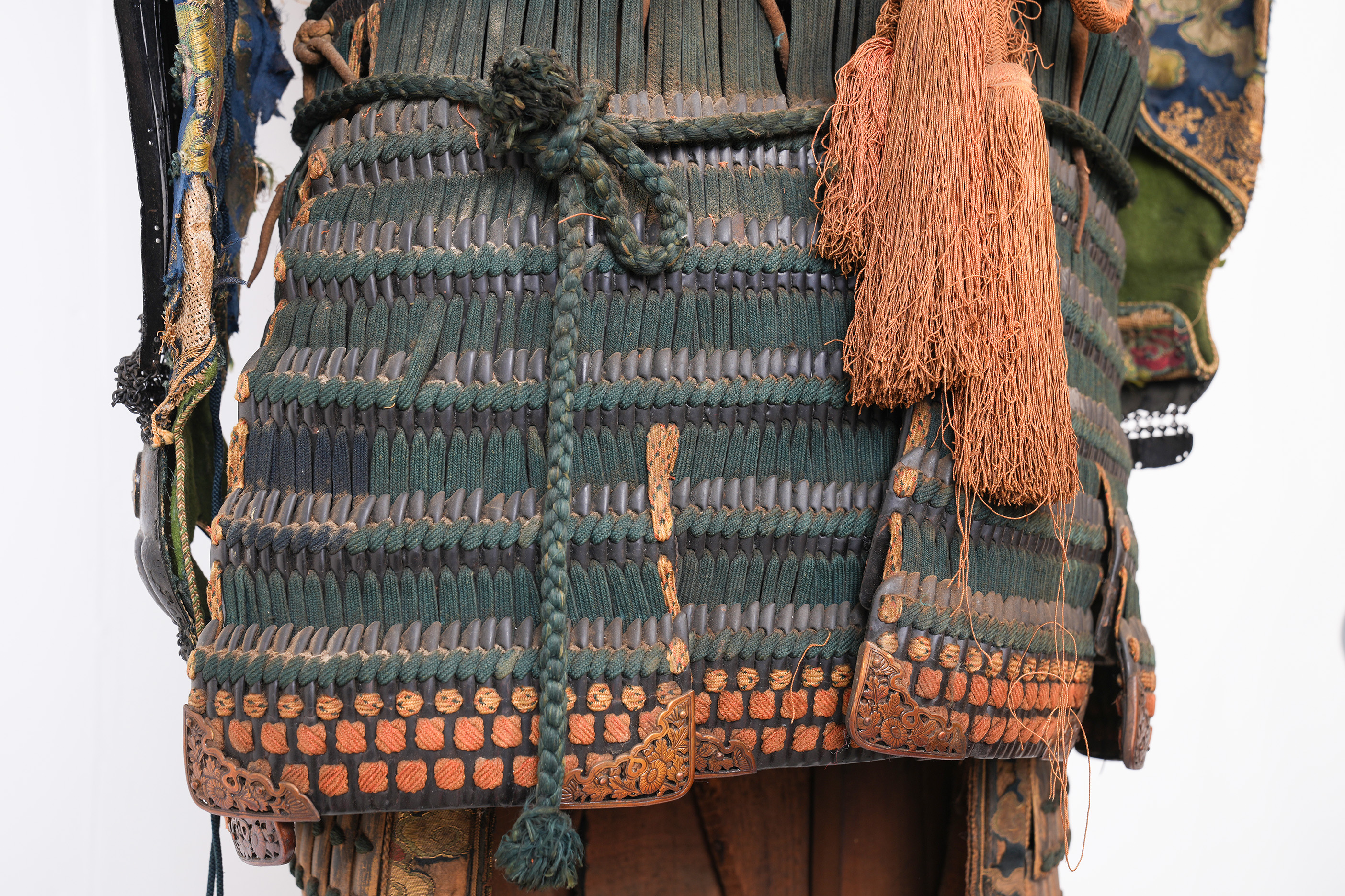 A Japanese 18th century Samurai Warriors Armour fitted with menpo facial armour, a kabuto helmet - Image 7 of 16
