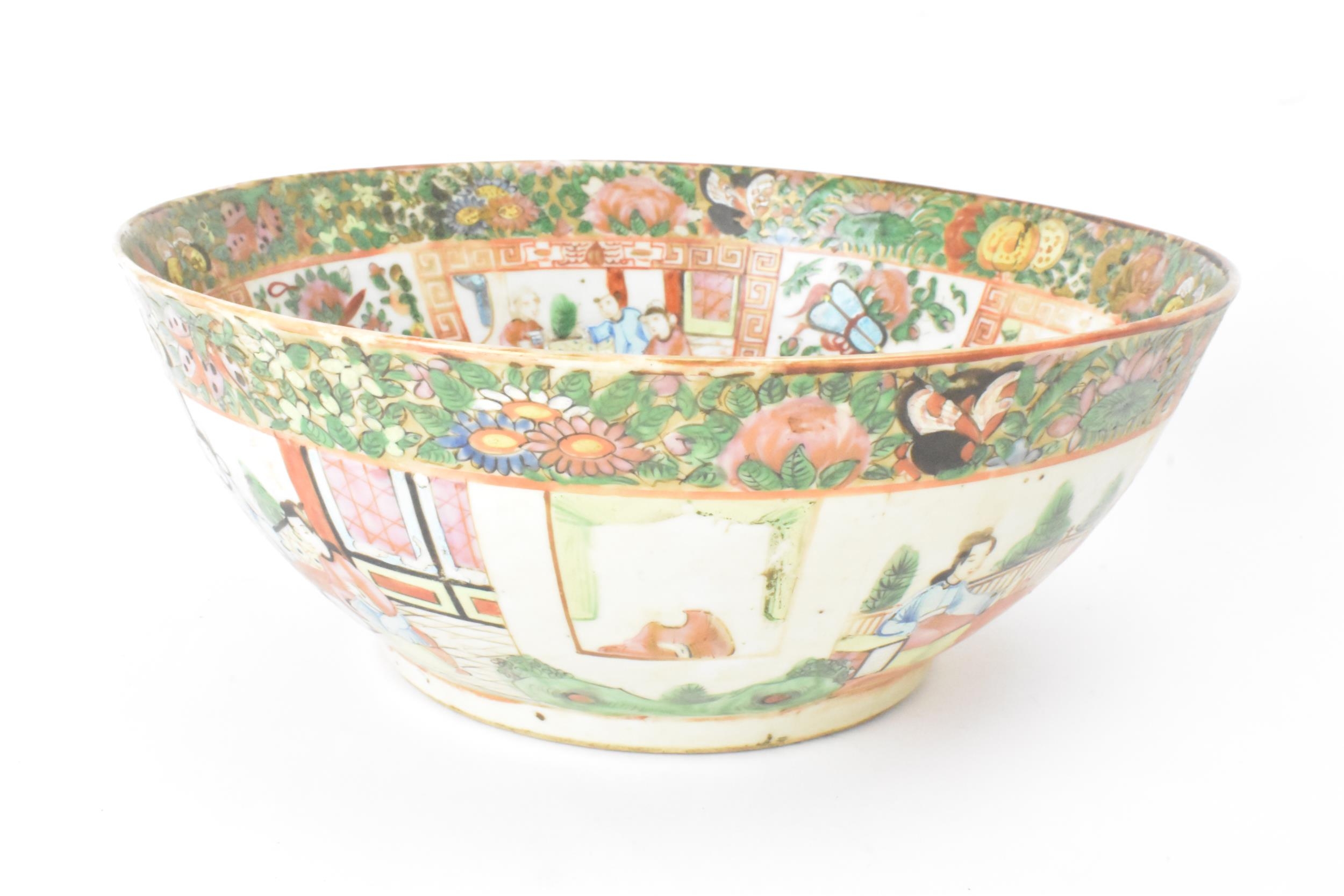 A pair of Chinese export late 19th century Canton Famille Rose porcelain bowls, in polychrome - Image 9 of 12