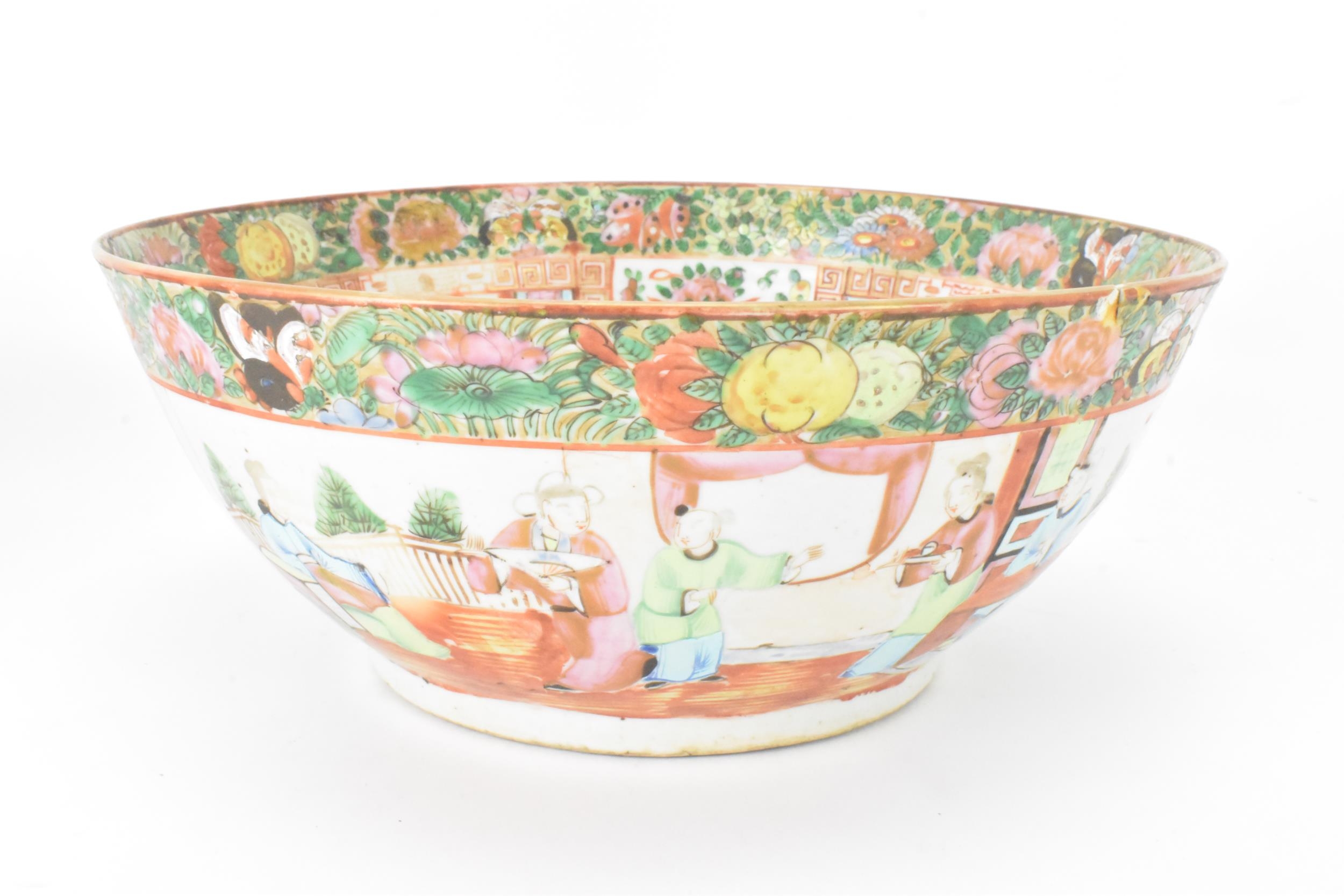 A pair of Chinese export late 19th century Canton Famille Rose porcelain bowls, in polychrome - Image 5 of 12