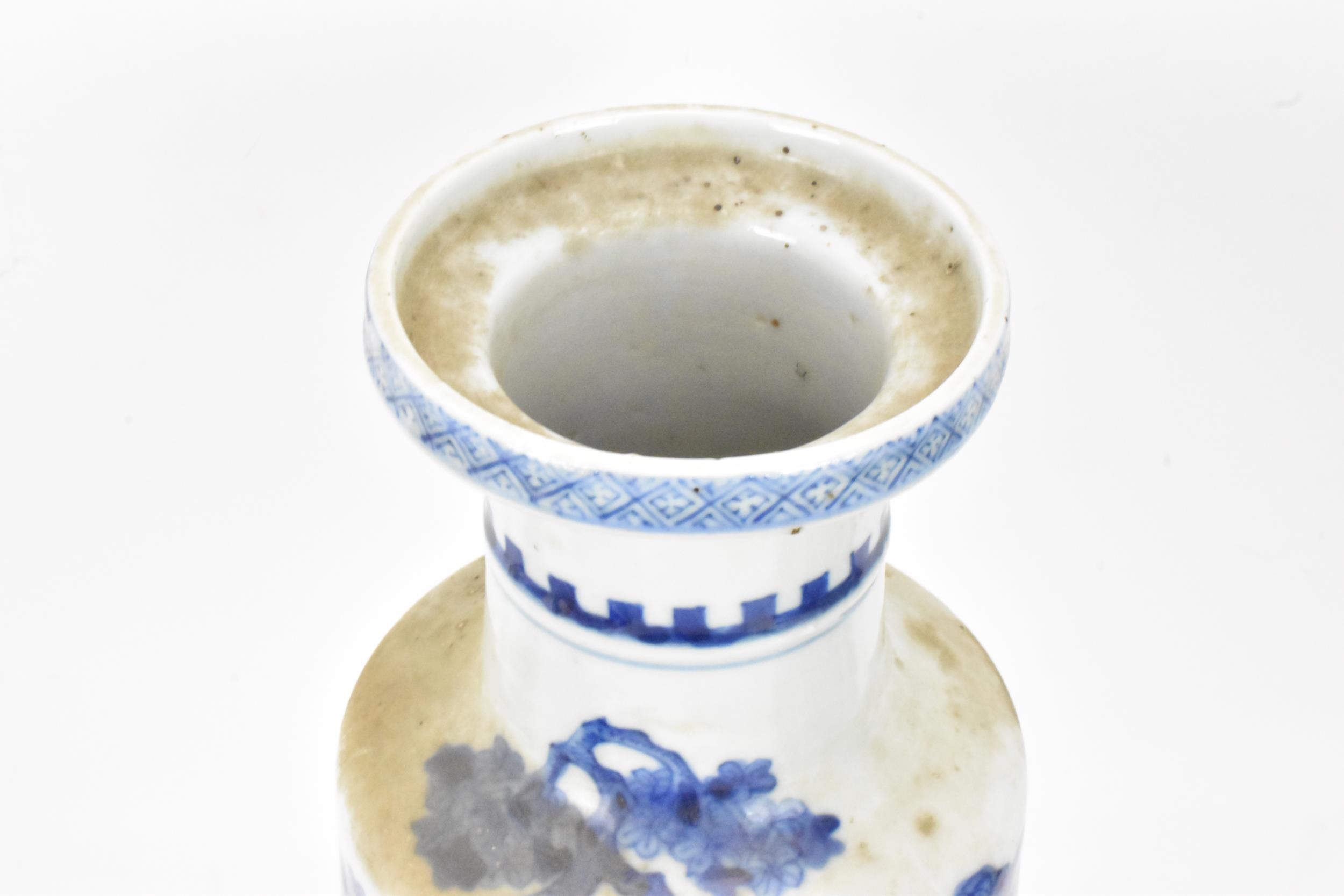 A Chinese late Qing dynasty blue and white rouleau vase, late 19th/early 20th century, decorated - Image 5 of 6
