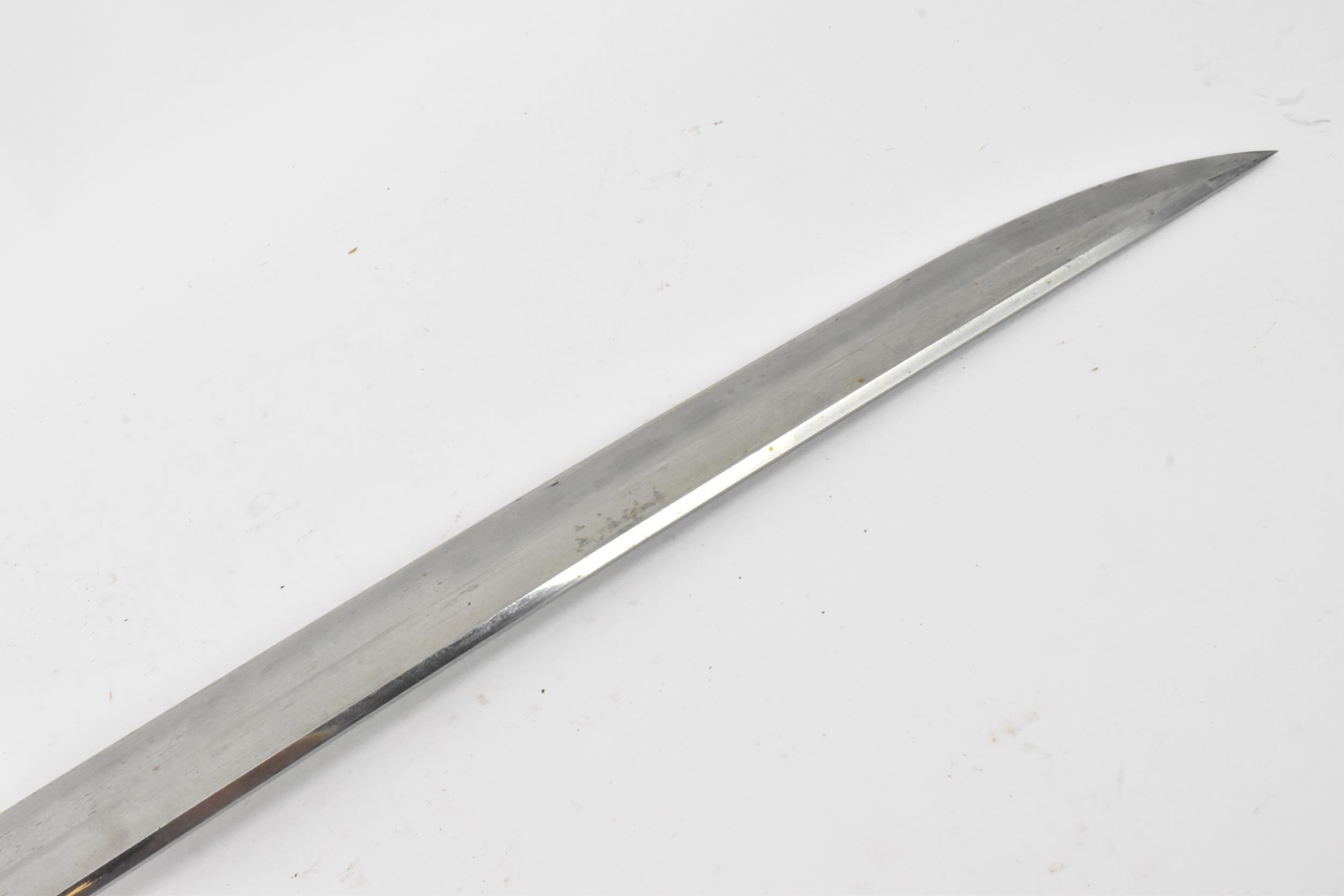 A Japanese WWII Shin-Gunto neo army officers sword, circa 1937-45, the blade inscribed Kio - Image 14 of 21