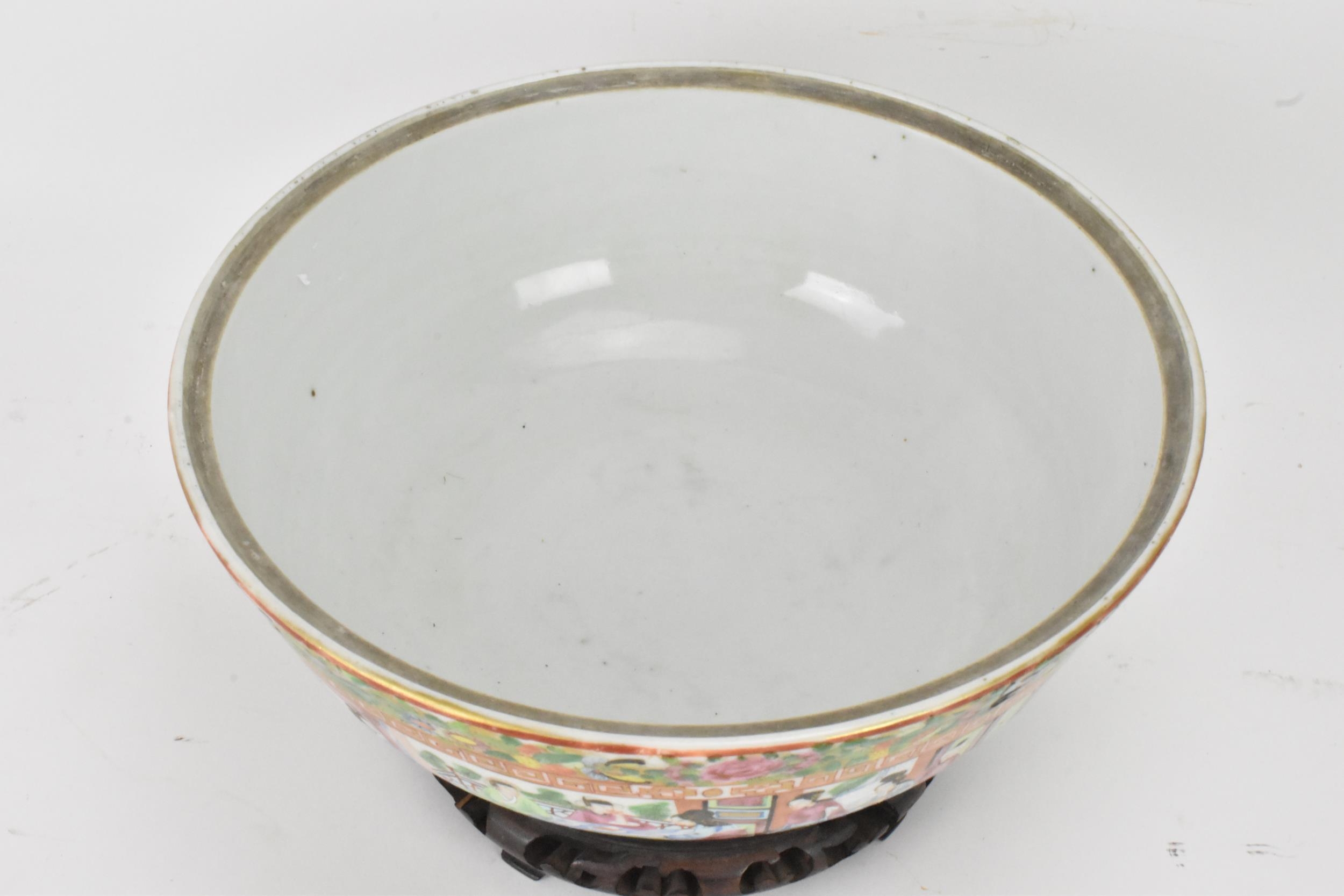 A Chinese export late 19th century Canton Famille Rose bowl, in polychrome enamels, the exterior - Image 2 of 5
