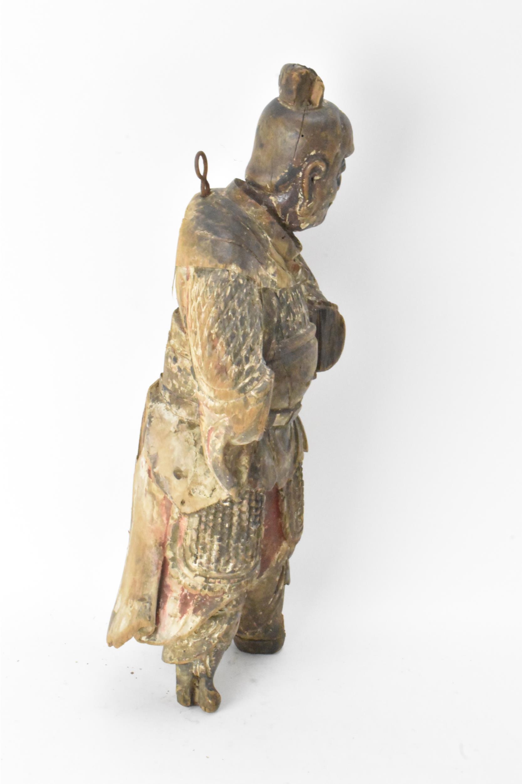 A Chinese carved and painted wood figure of a warrior, late Ming/Qing dynasty, in traditional - Image 4 of 8