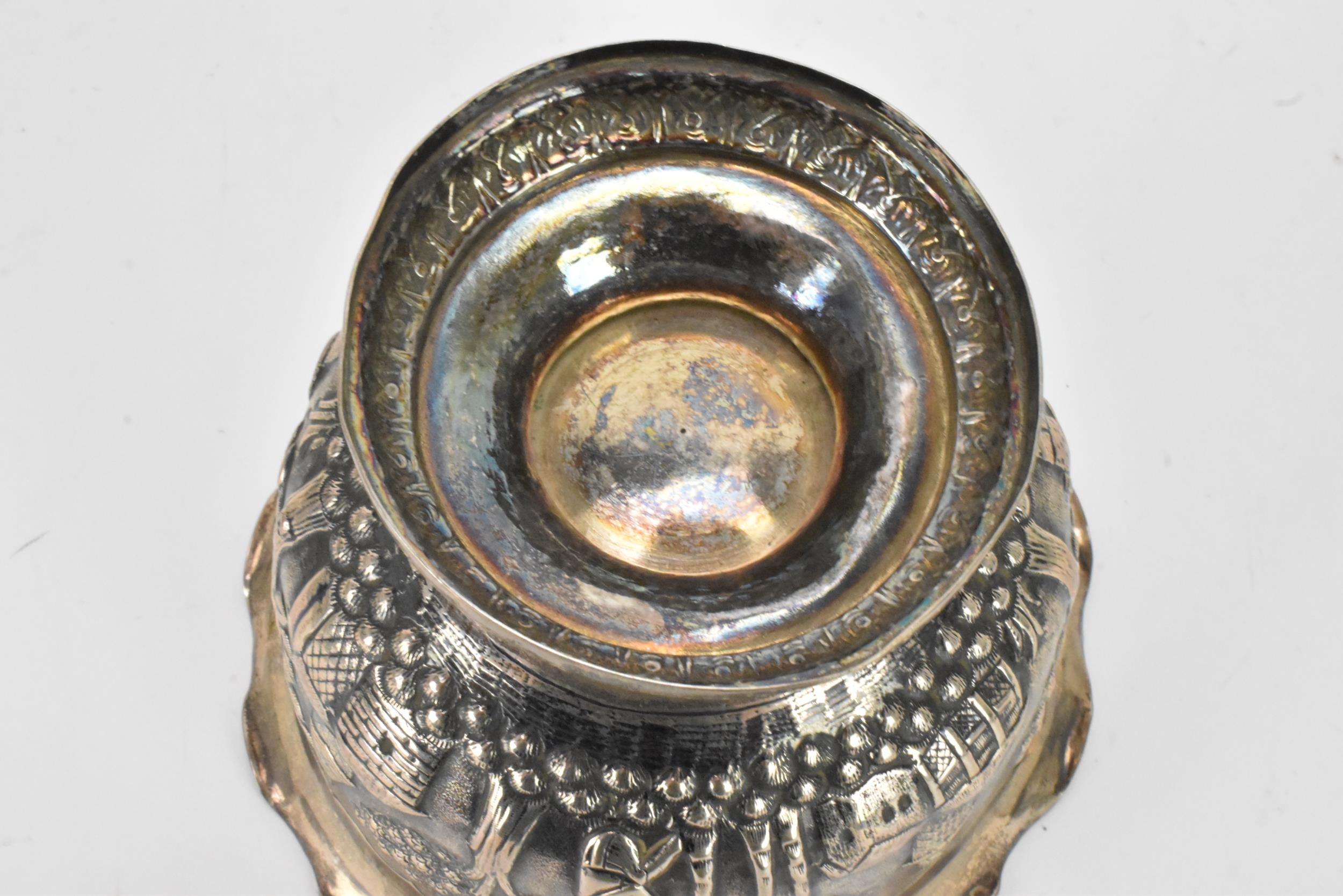 An early 20th century Anglo-Indian white metal bowl, having a crimped rim and embossed decoration - Image 6 of 6