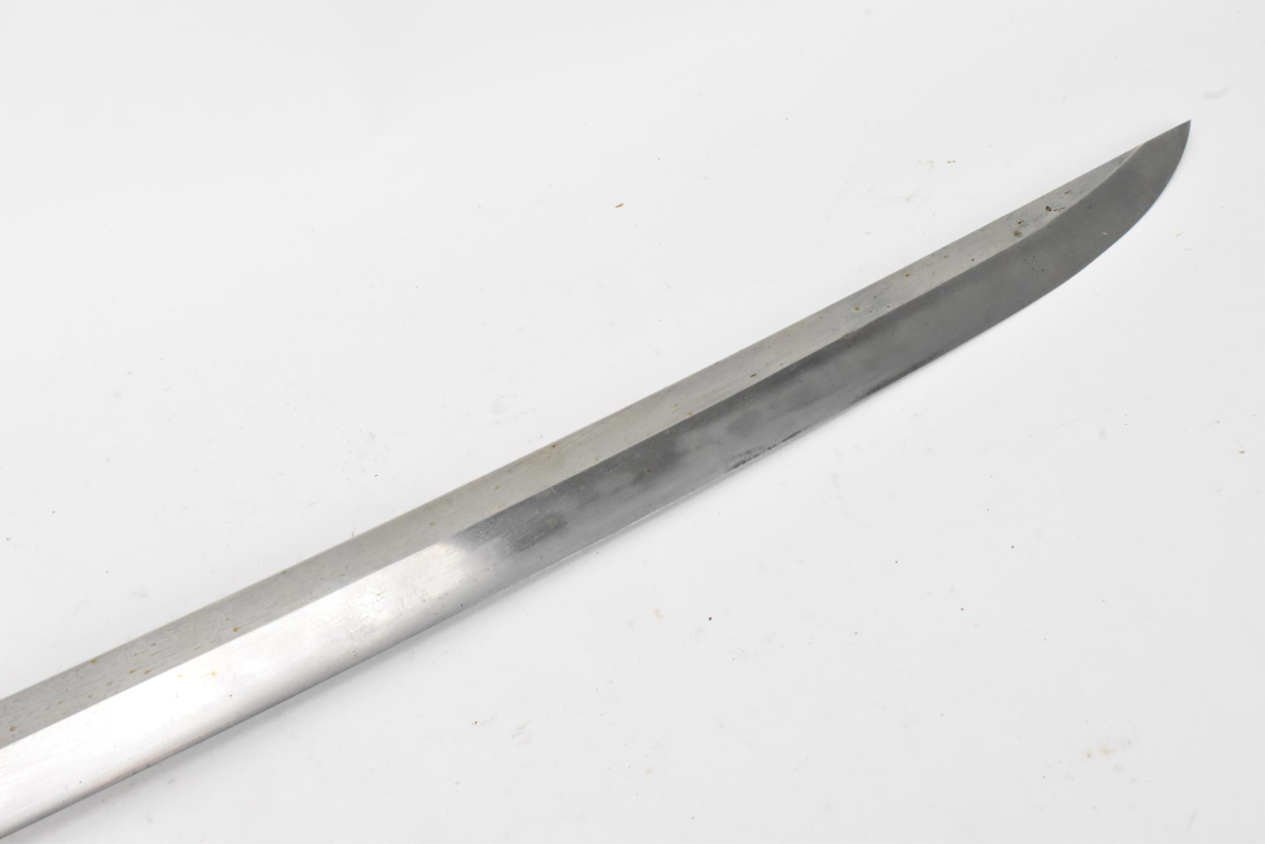 A Japanese WWII Shin-Gunto neo army officers sword, circa 1937-45, the blade inscribed Kio - Image 11 of 21