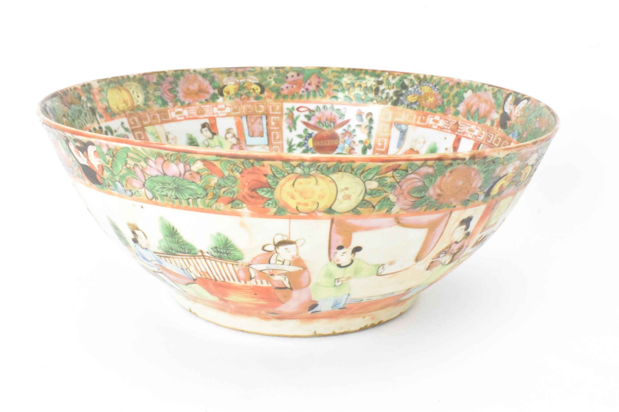 A pair of Chinese export late 19th century Canton Famille Rose porcelain bowls, in polychrome - Image 10 of 12