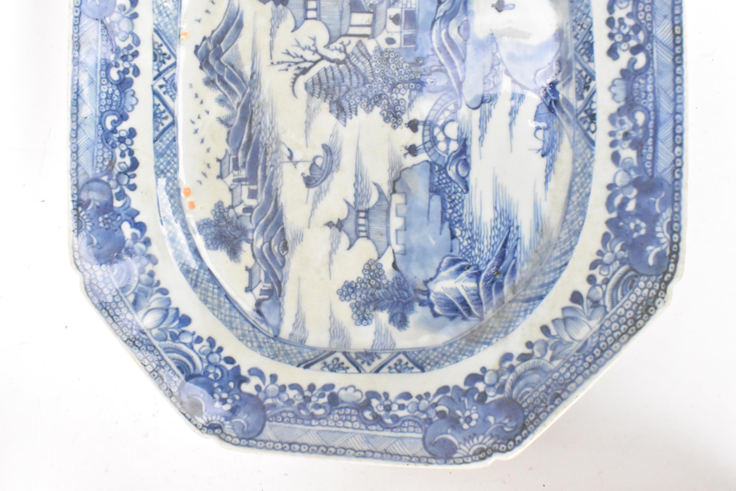 A Chinese export, 18th century, Qianlong period blue and white meat plate, of canted form - Image 4 of 5