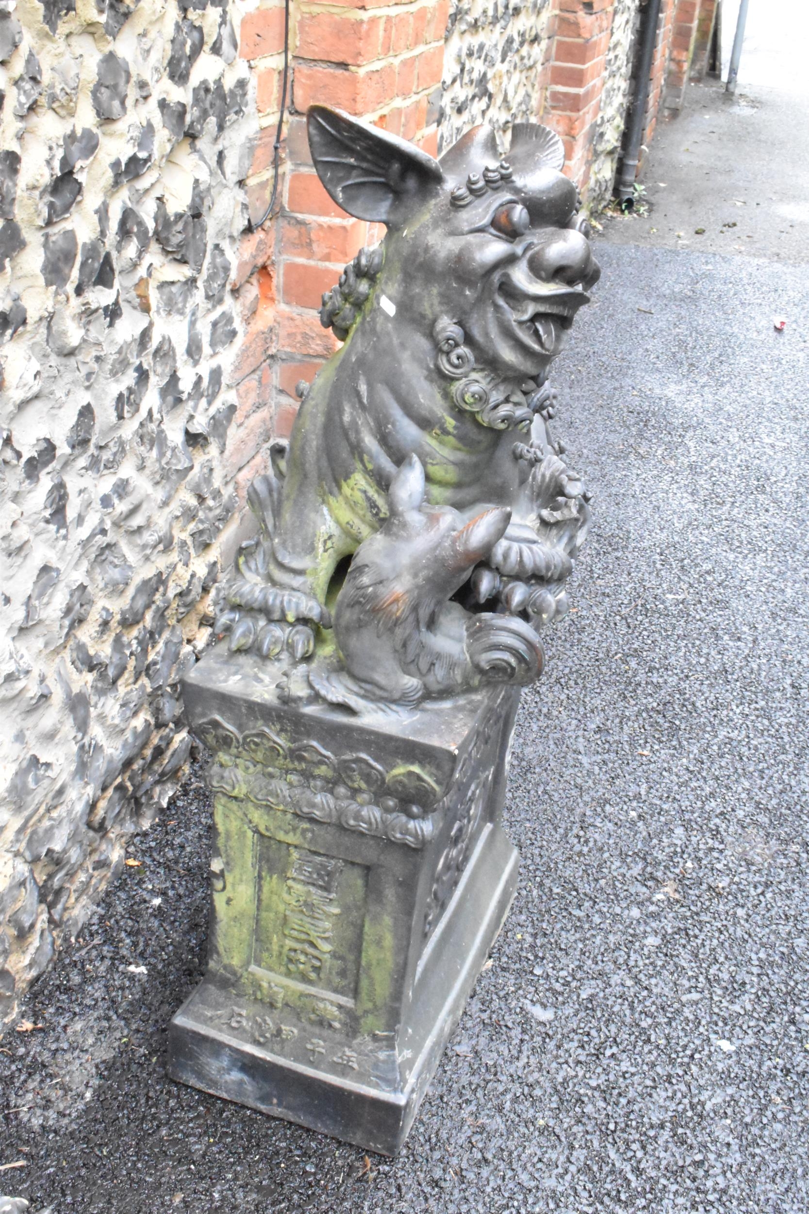 A pair of mid/late 20th century earthenware garden statues of Chinese foo dogs, both in a dark - Image 12 of 13