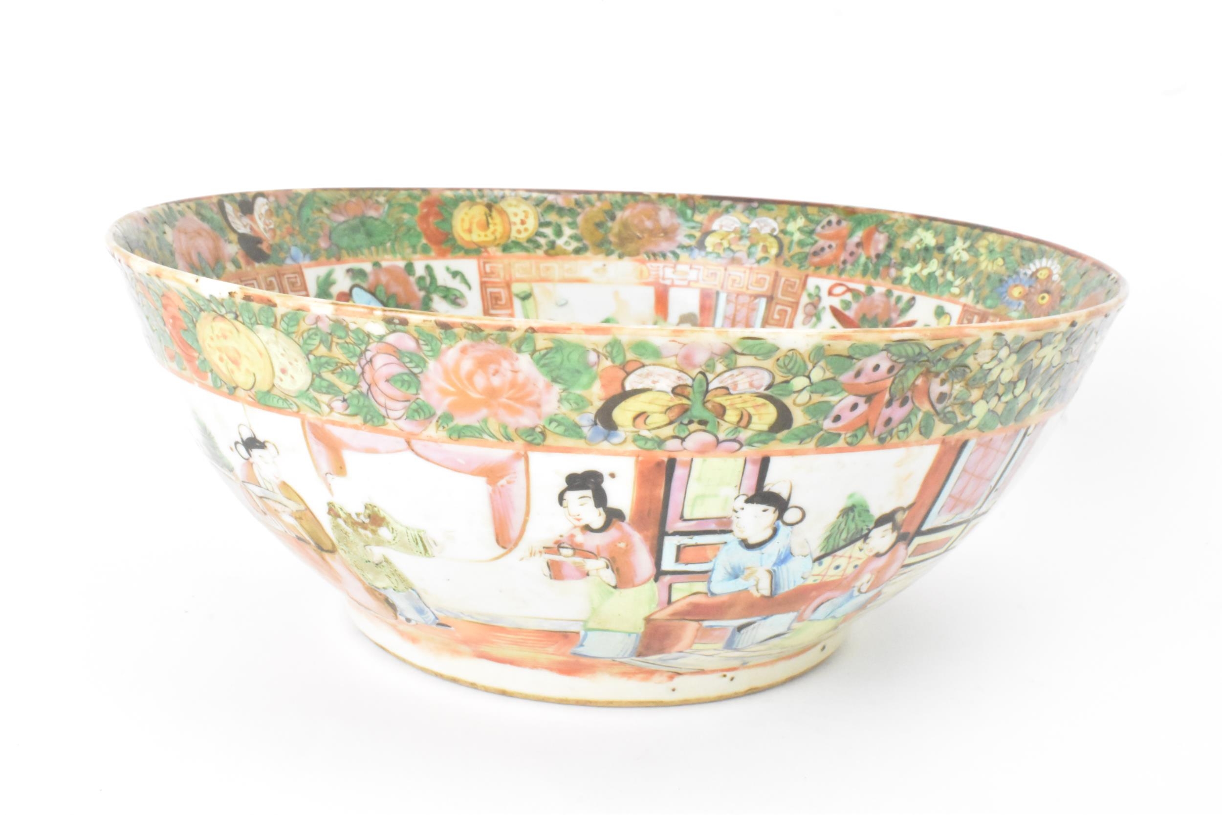 A pair of Chinese export late 19th century Canton Famille Rose porcelain bowls, in polychrome - Image 8 of 12