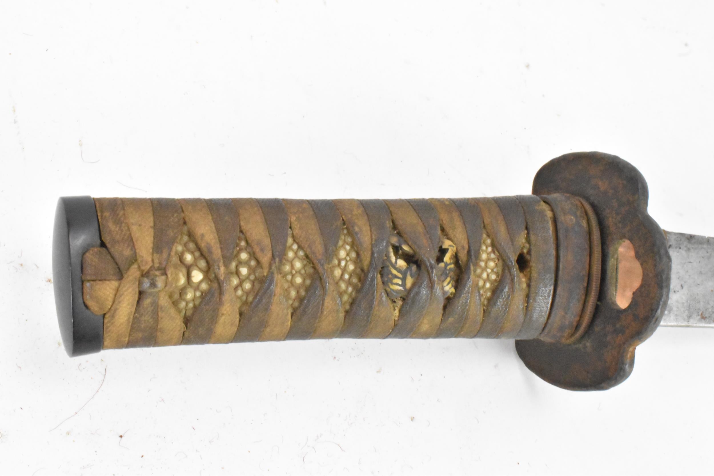 A Japanese wakizashi sword, steel blade, pierced tsuba, brown braid bound tsuka, shagreen handle, - Image 2 of 7