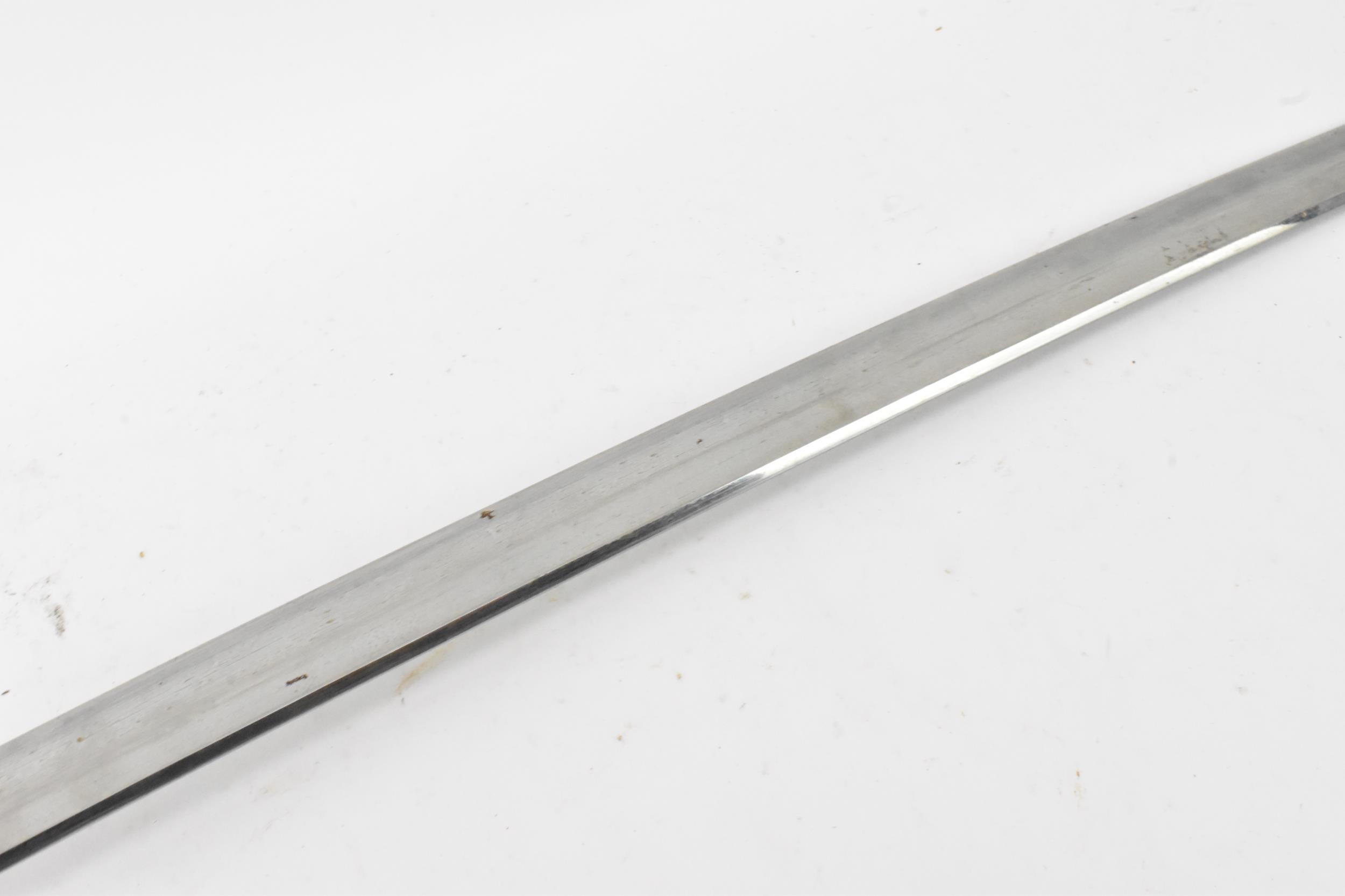A Japanese WWII Shin-Gunto neo army officers sword, circa 1937-45, the blade inscribed Kio - Image 13 of 21