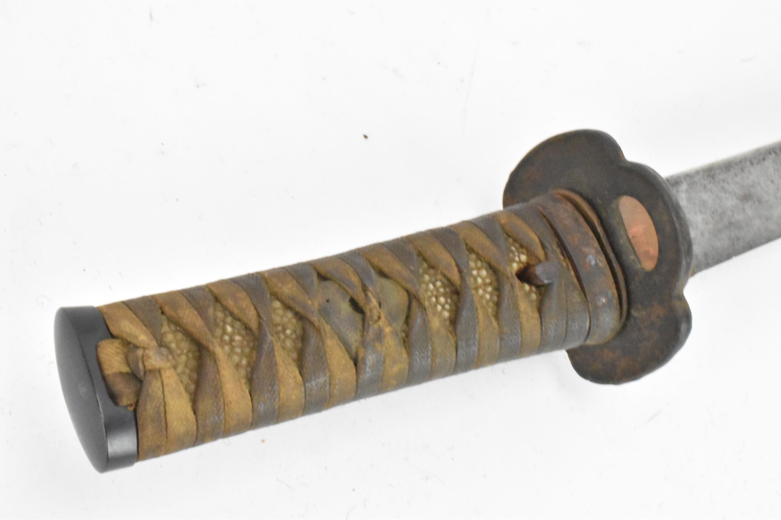 A Japanese wakizashi sword, steel blade, pierced tsuba, brown braid bound tsuka, shagreen handle, - Image 3 of 7