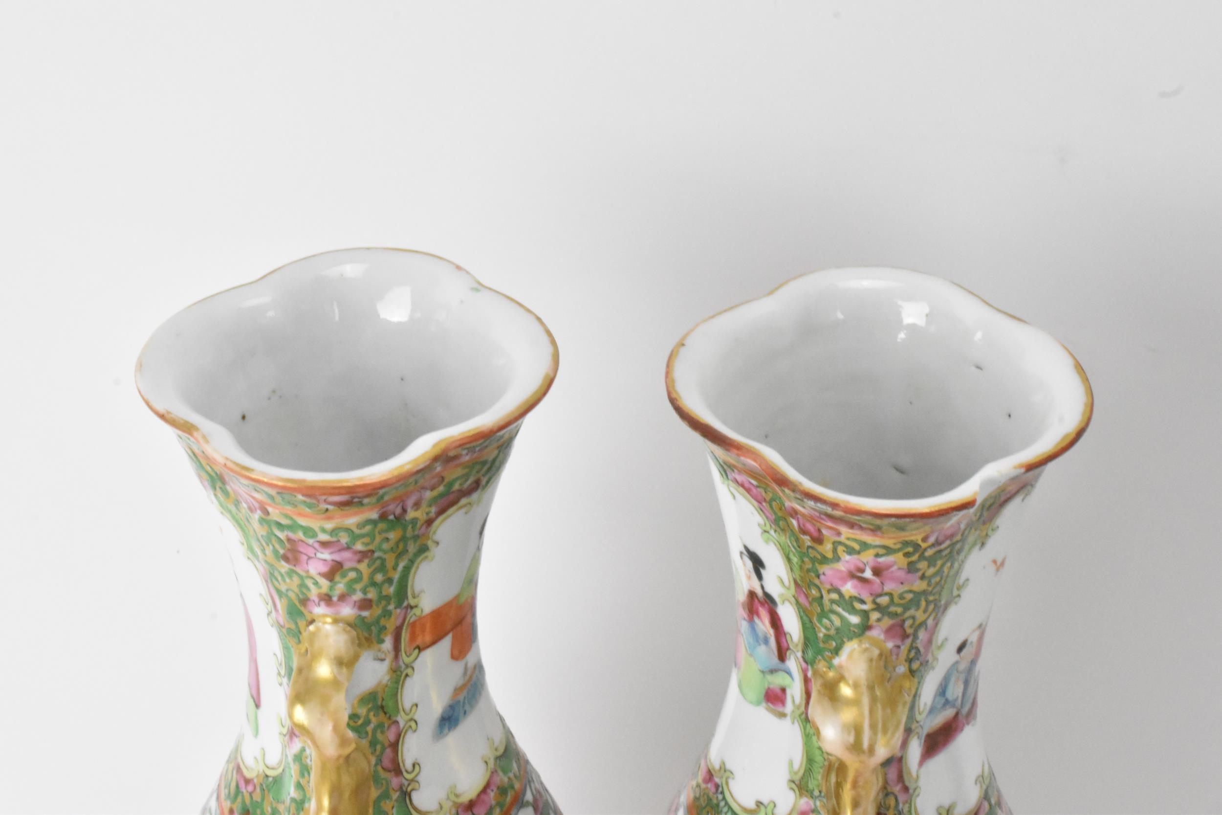 A pair of Chinese export Canton Famille Rose vases, Qing Dynasty, late 19th century, in polychrome - Image 5 of 6