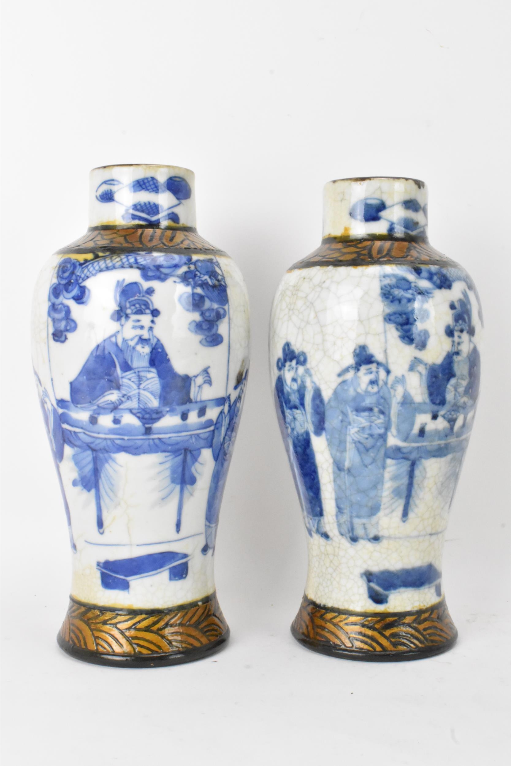 A pair of Chinese Nanking crackle glazed vases blue and white vases, Qing dynasty, 19th century,