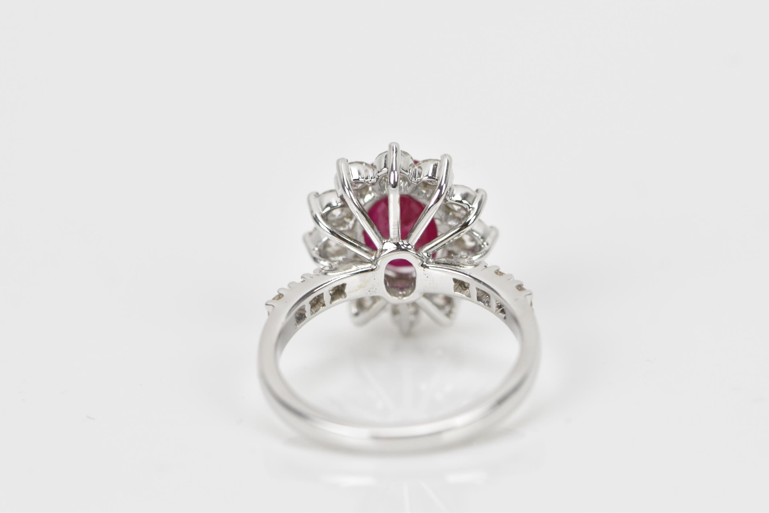 An 18ct white gold, diamond and ruby dress ring, set with central oval mixed cut ruby in four claw - Bild 6 aus 12
