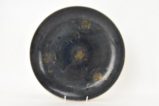A Chinese Qing dynasty large powder blue dish, early 18th century, with gilt flora interior and