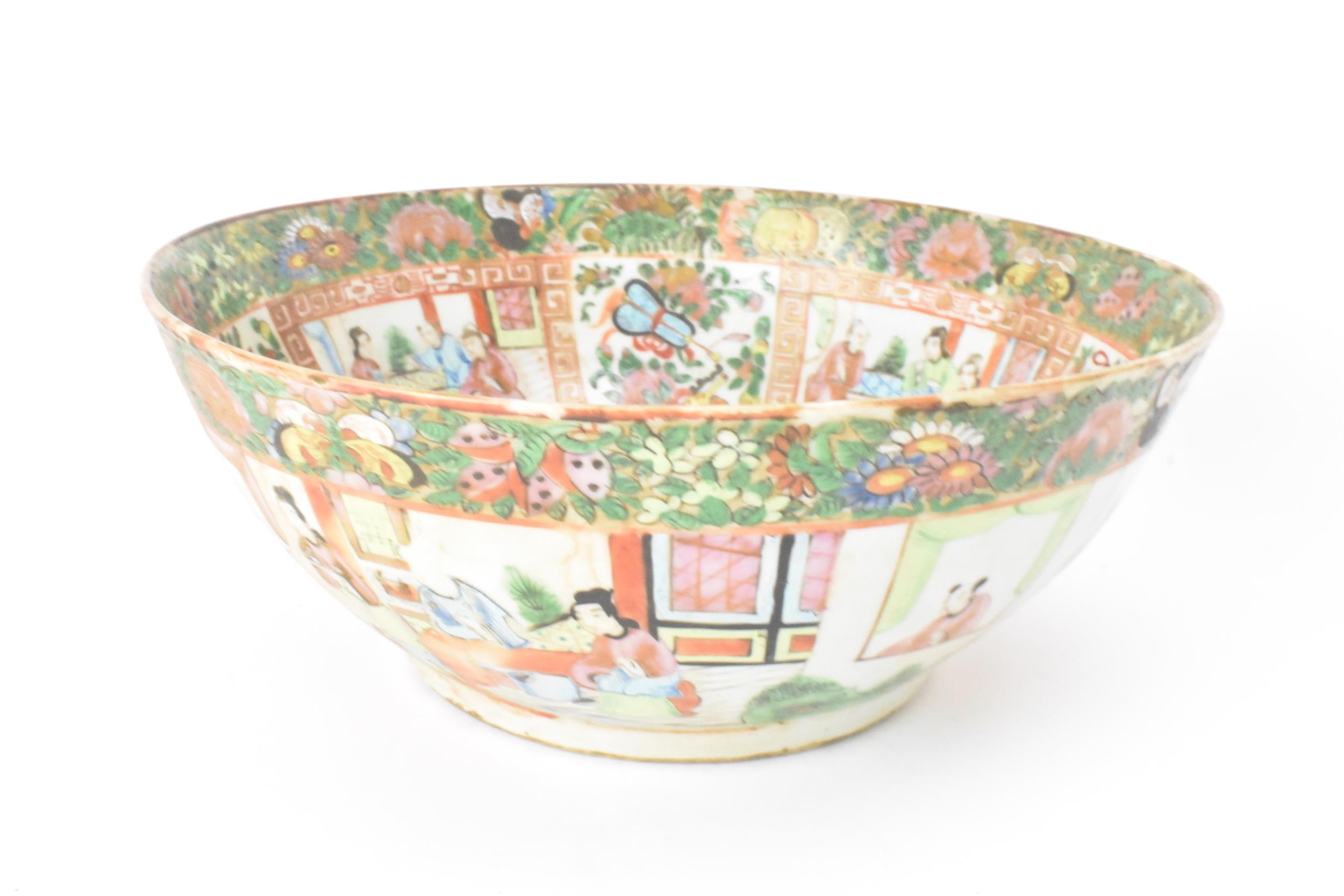 A pair of Chinese export late 19th century Canton Famille Rose porcelain bowls, in polychrome - Image 11 of 12