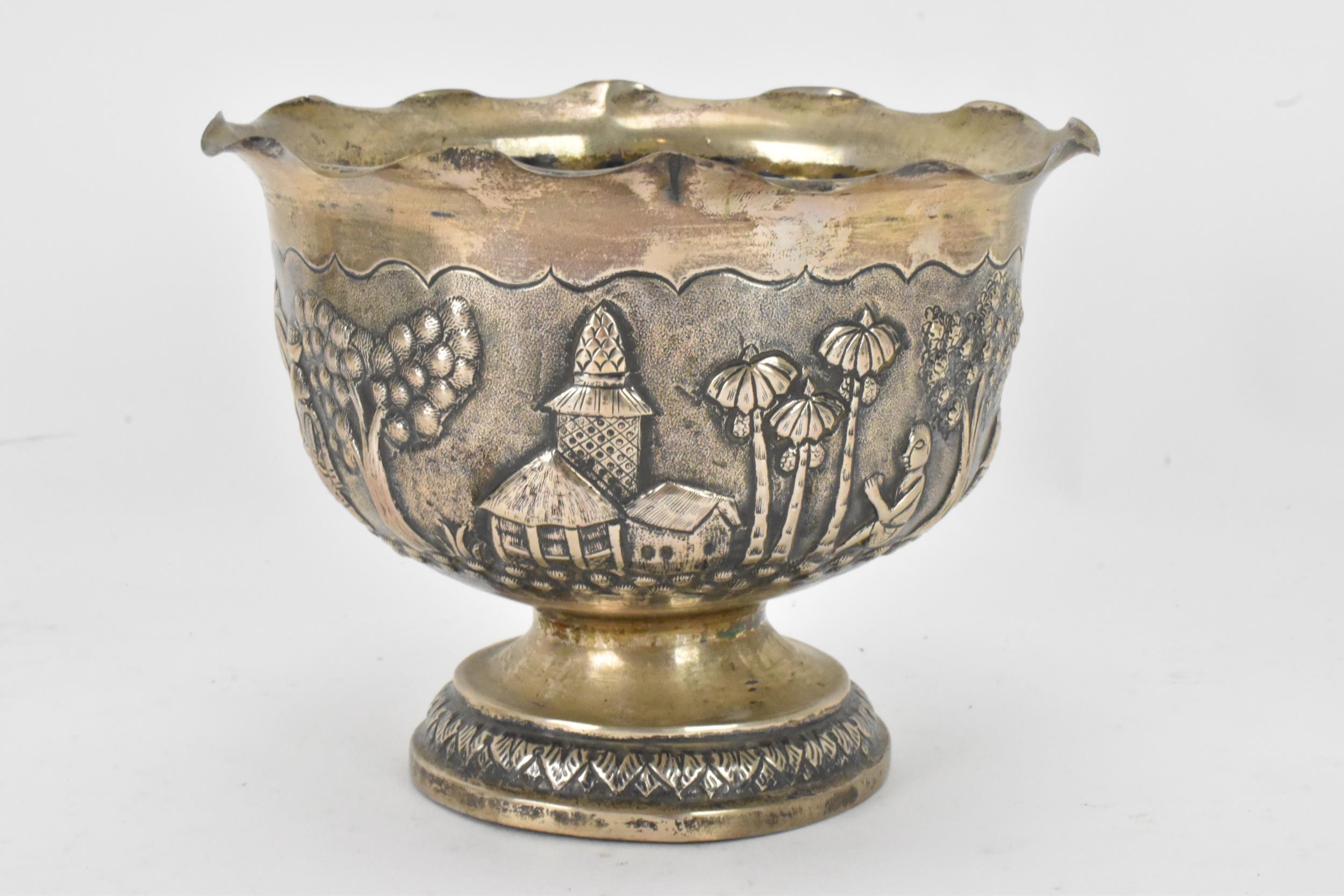 An early 20th century Anglo-Indian white metal bowl, having a crimped rim and embossed decoration - Image 2 of 6