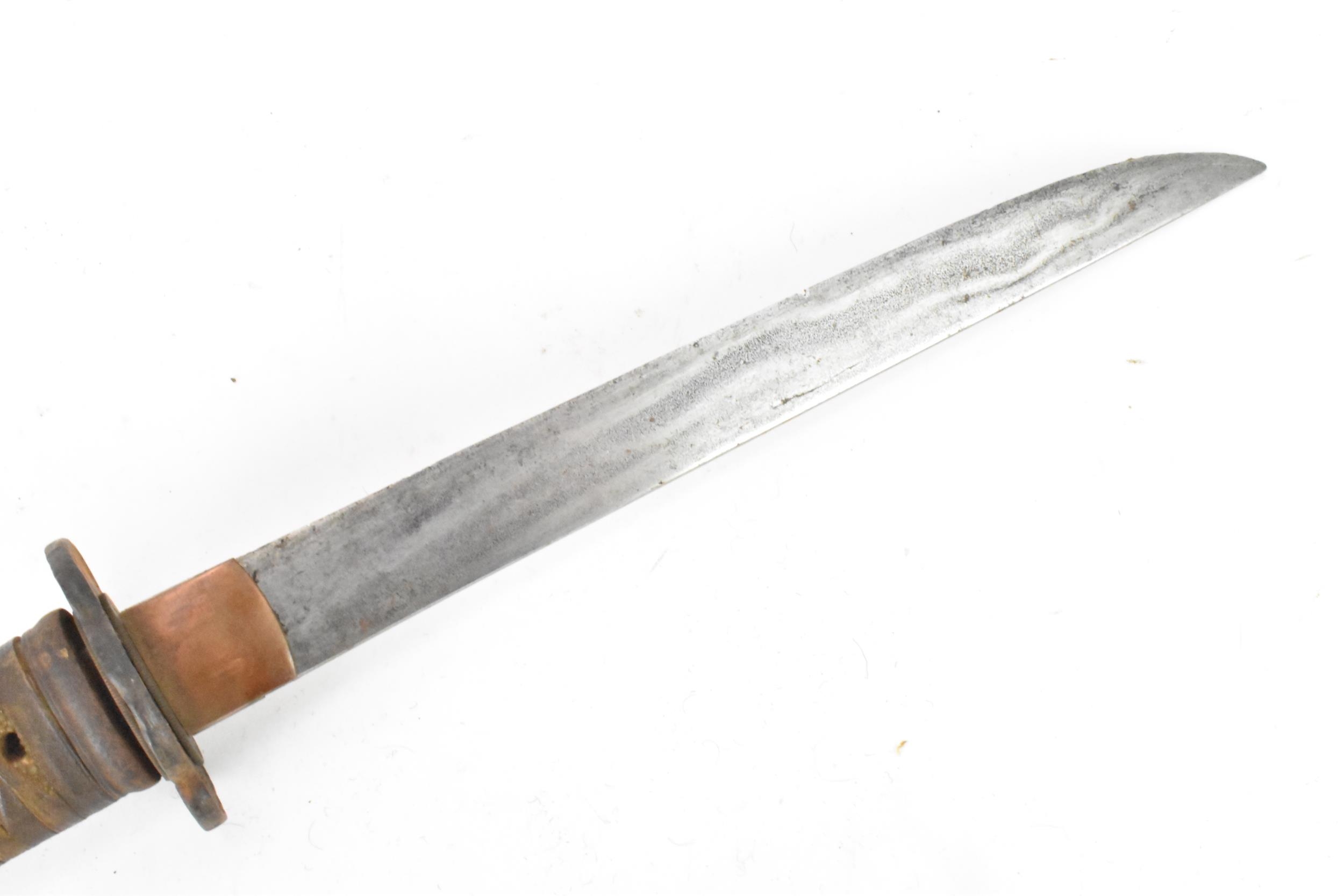A Japanese wakizashi sword, steel blade, pierced tsuba, brown braid bound tsuka, shagreen handle, - Image 5 of 7