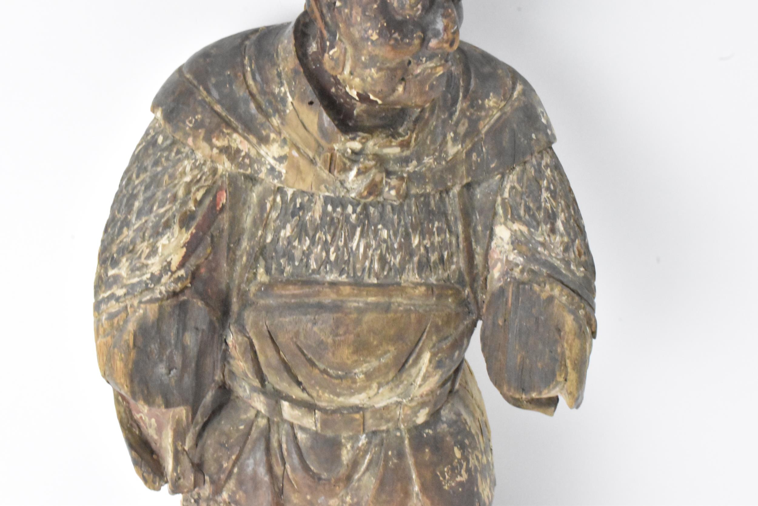 A Chinese carved and painted wood figure of a warrior, late Ming/Qing dynasty, in traditional - Image 6 of 8
