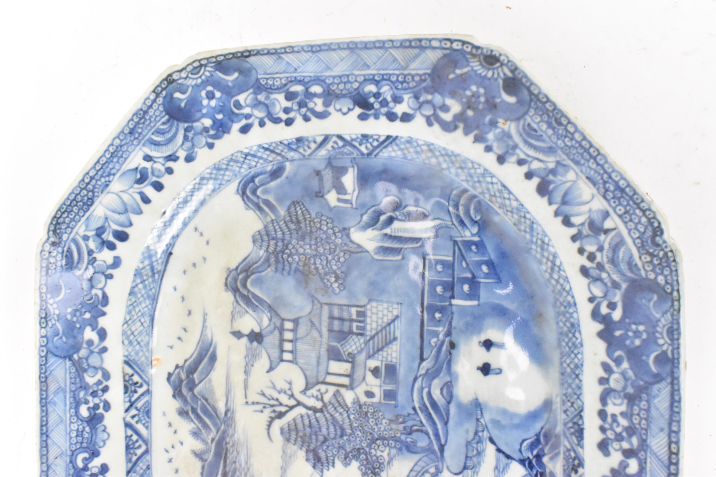 A Chinese export, 18th century, Qianlong period blue and white meat plate, of canted form - Image 2 of 5