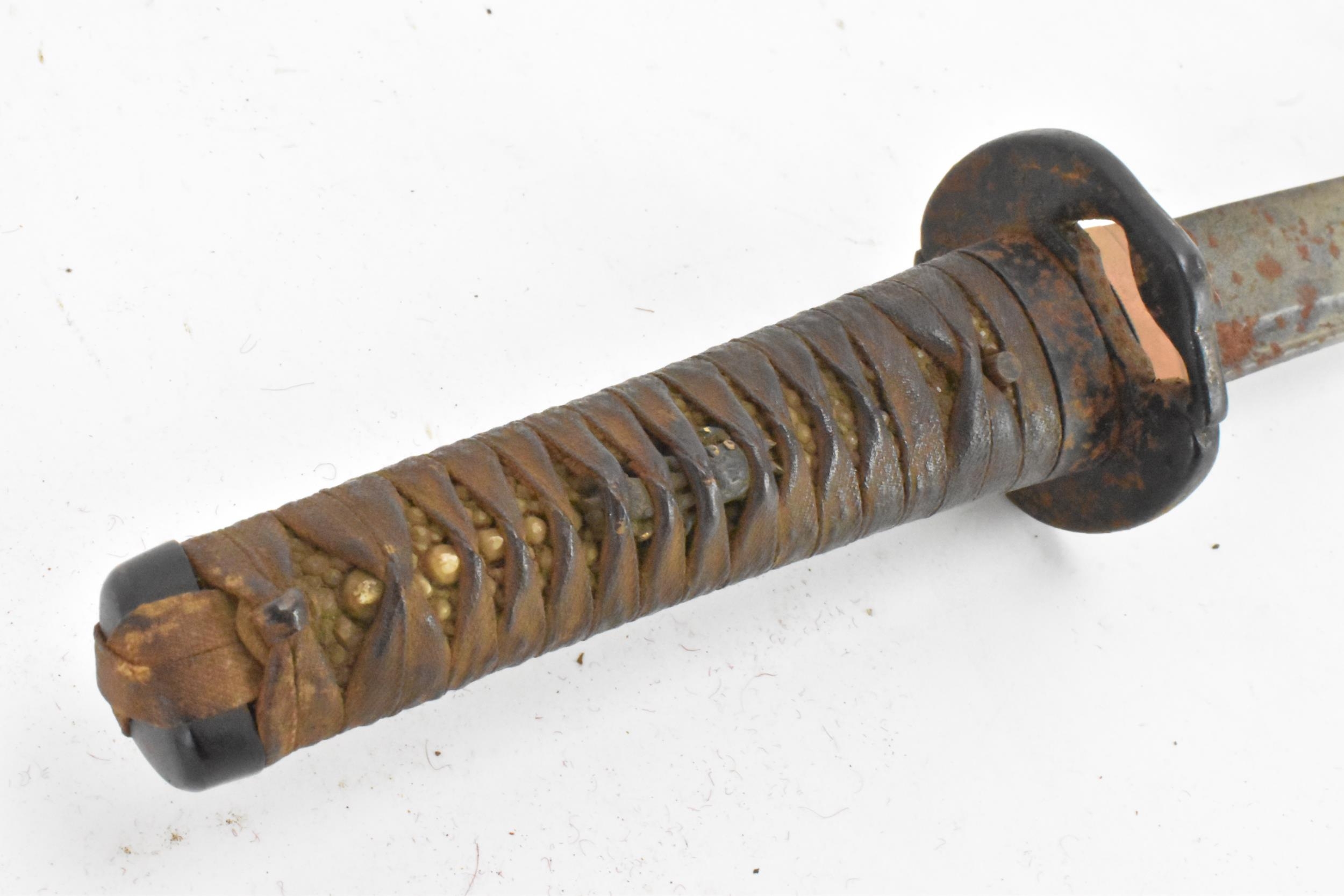 A Japanese wakizashi sword, steel blade, pierced tsuba, brown braid bound tsuka, shagreen handle, - Image 2 of 5