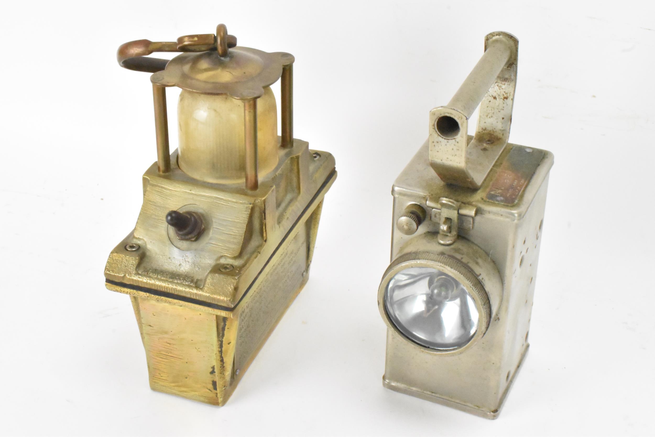 A late 20th century explosion proof safety hand lamp, produced by William McGeoch Ltd, Birmingham, - Image 3 of 4