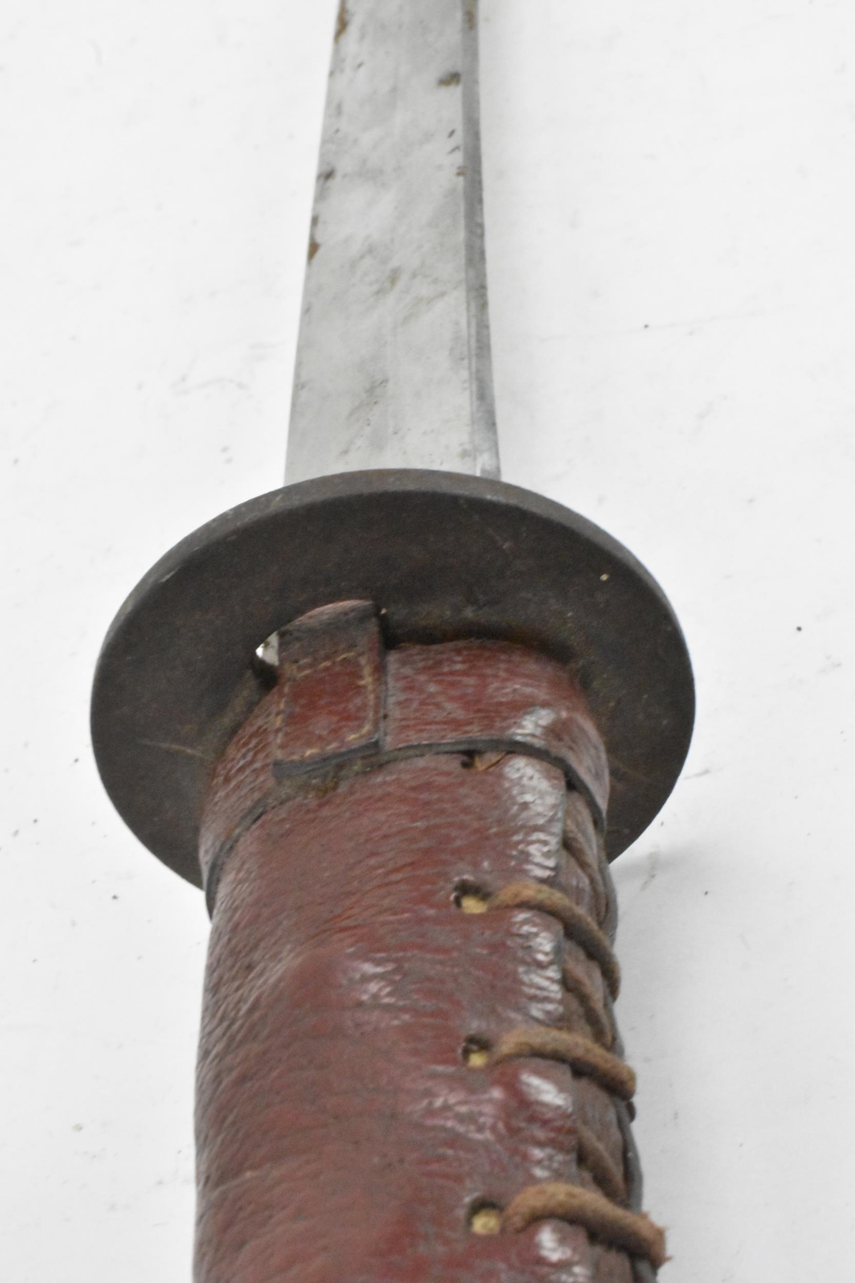 A WWII Japanese officers Katana sword and scabbard, both bound in red leather, steel blade, - Image 4 of 14