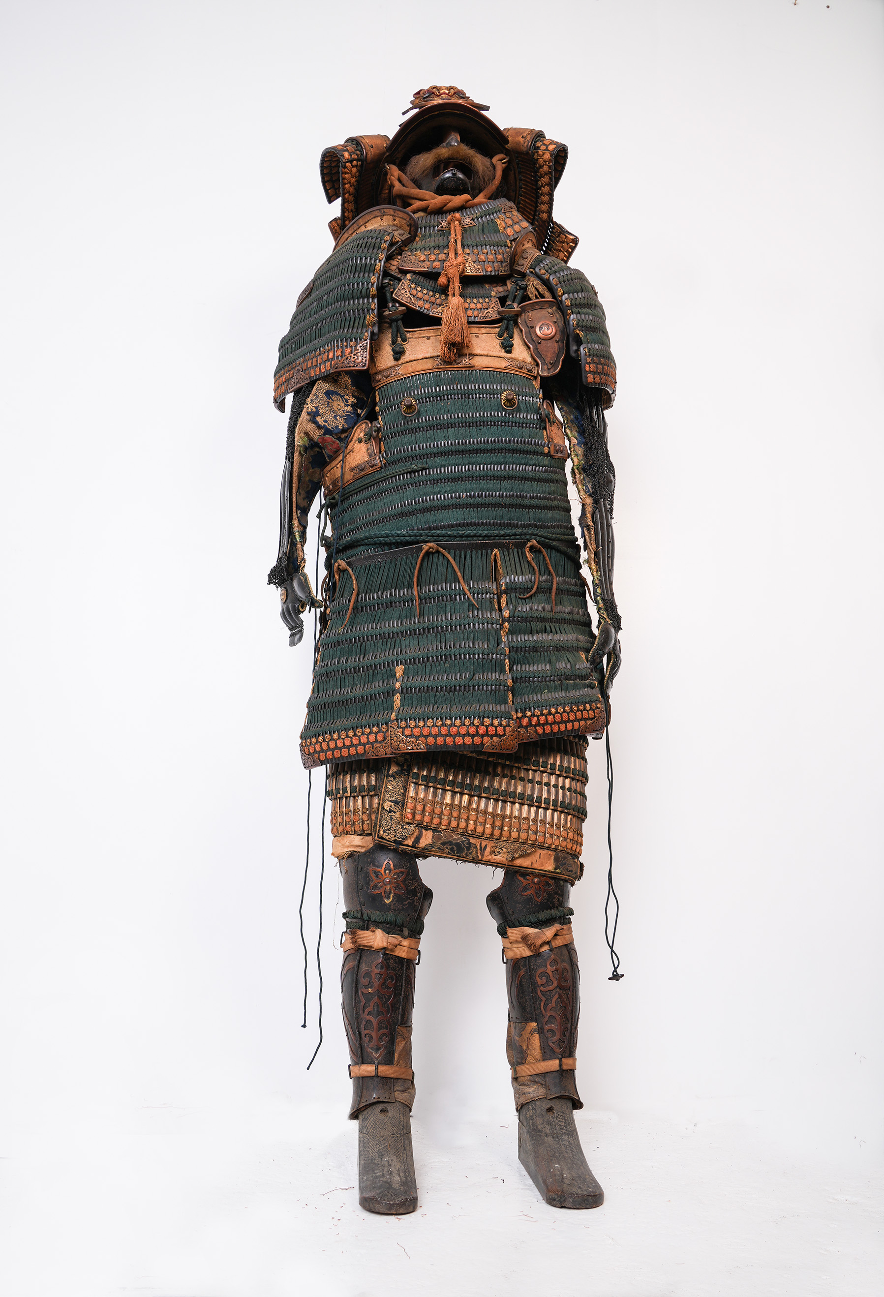 A Japanese 18th century Samurai Warriors Armour fitted with menpo facial armour, a kabuto helmet - Image 15 of 16