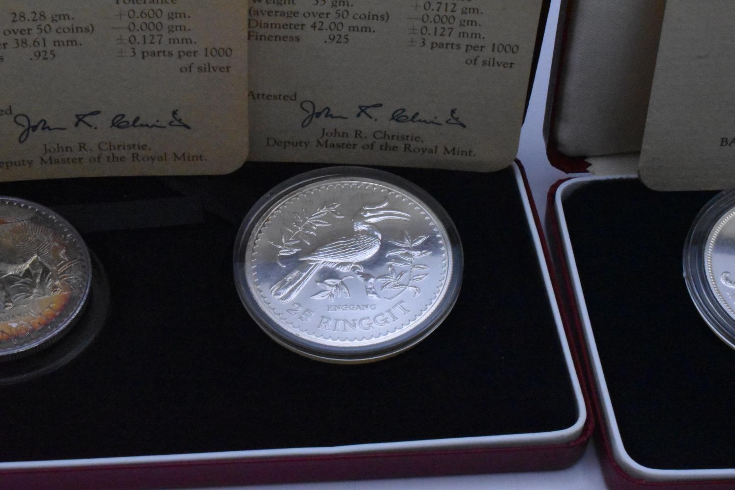 Royal Mint - A pair of cased Two-Coin Silver commemoratives to include Venezuela 50 and 25 - Image 3 of 3