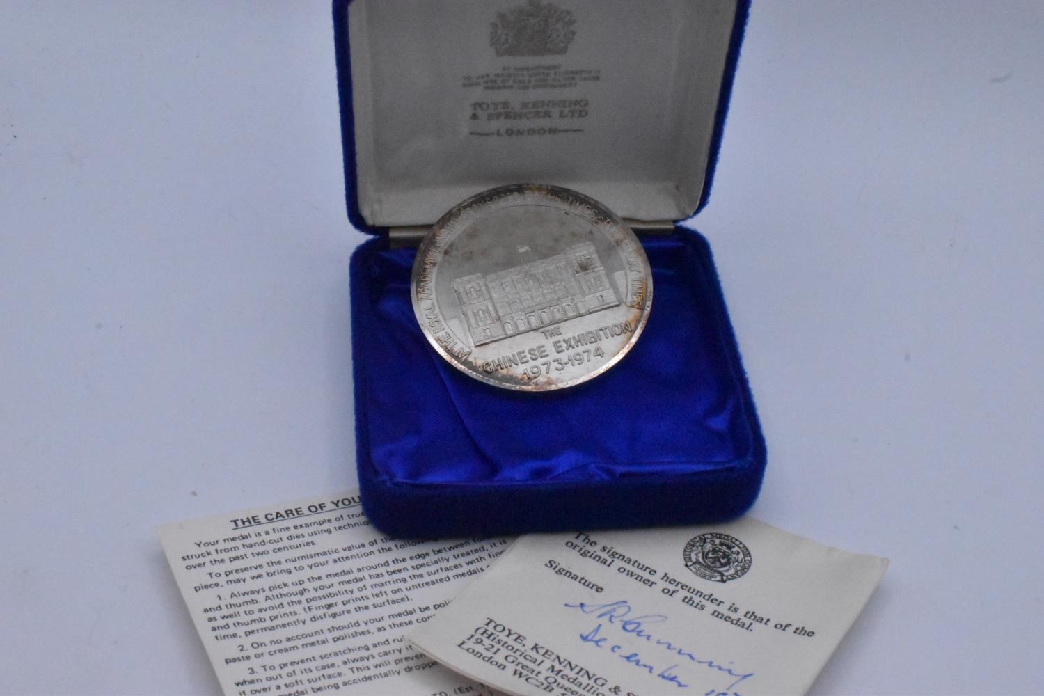 Silver Medal - "The Chinese Exhibition, Royal Academy, London 1973-1974", by Toye, Kenning & - Image 4 of 4