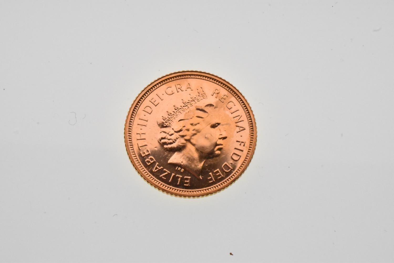 United Kingdom - Elizabeth II (1952-2022), Gold Half Sovereign, dated 2005, featuring the modern - Image 3 of 3