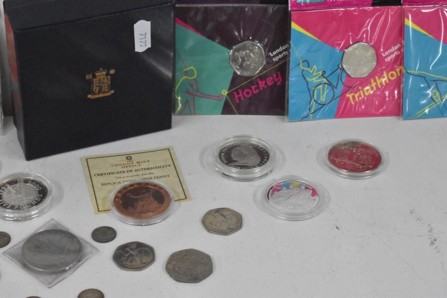 Mixed Coins - A collection of commemorative and other British coins to include, 8 London 2012 - Image 6 of 6