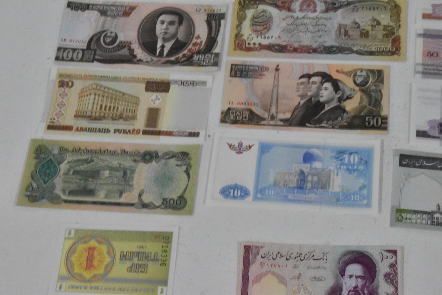 Mixed World Banknotes - A collection of mixed banknotes to include Mongolia 20 Tugrik and others, - Image 3 of 8
