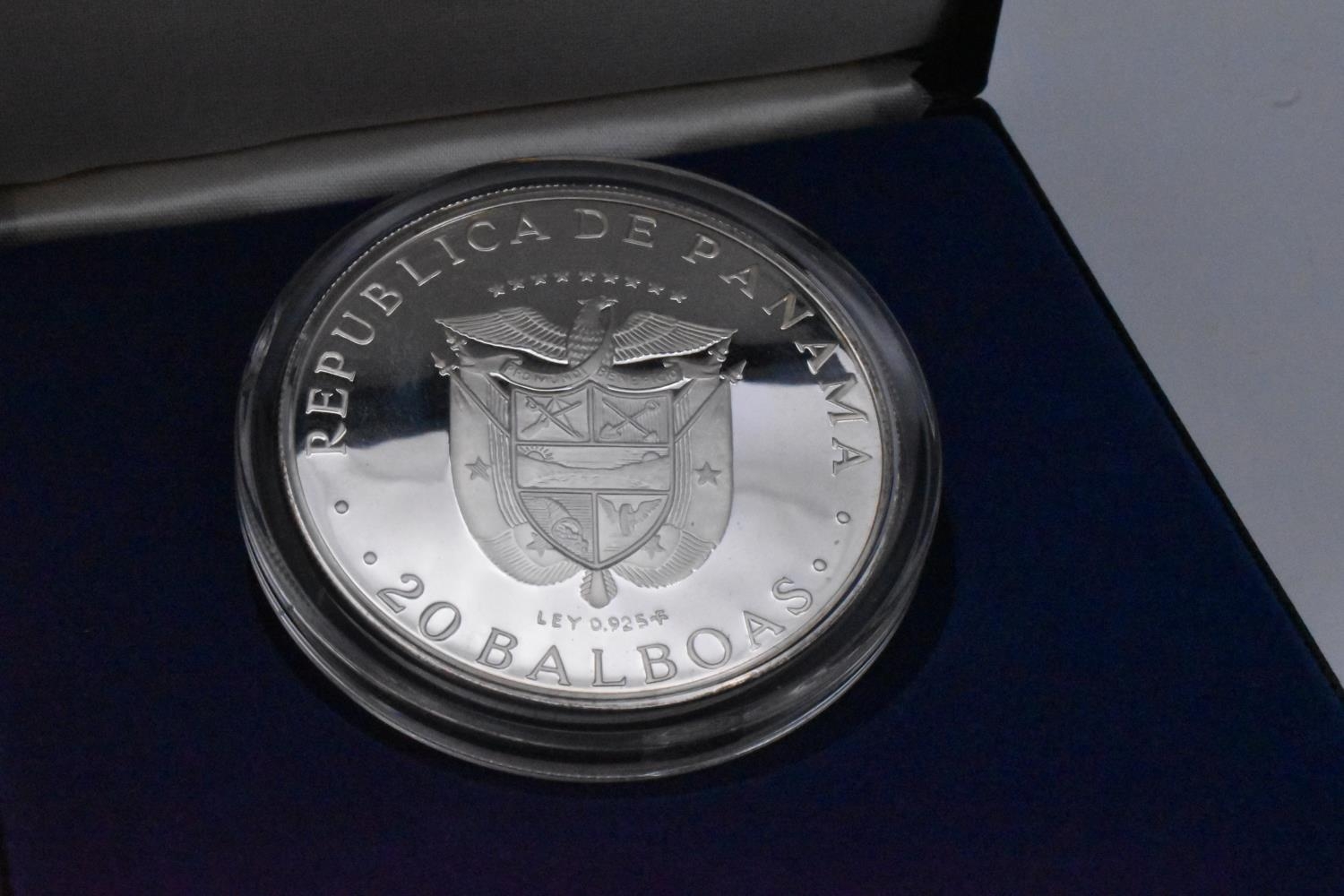 Republic of Panama - Silver 20 Balboas, 1977, in presentation case with certificates, - Image 3 of 3